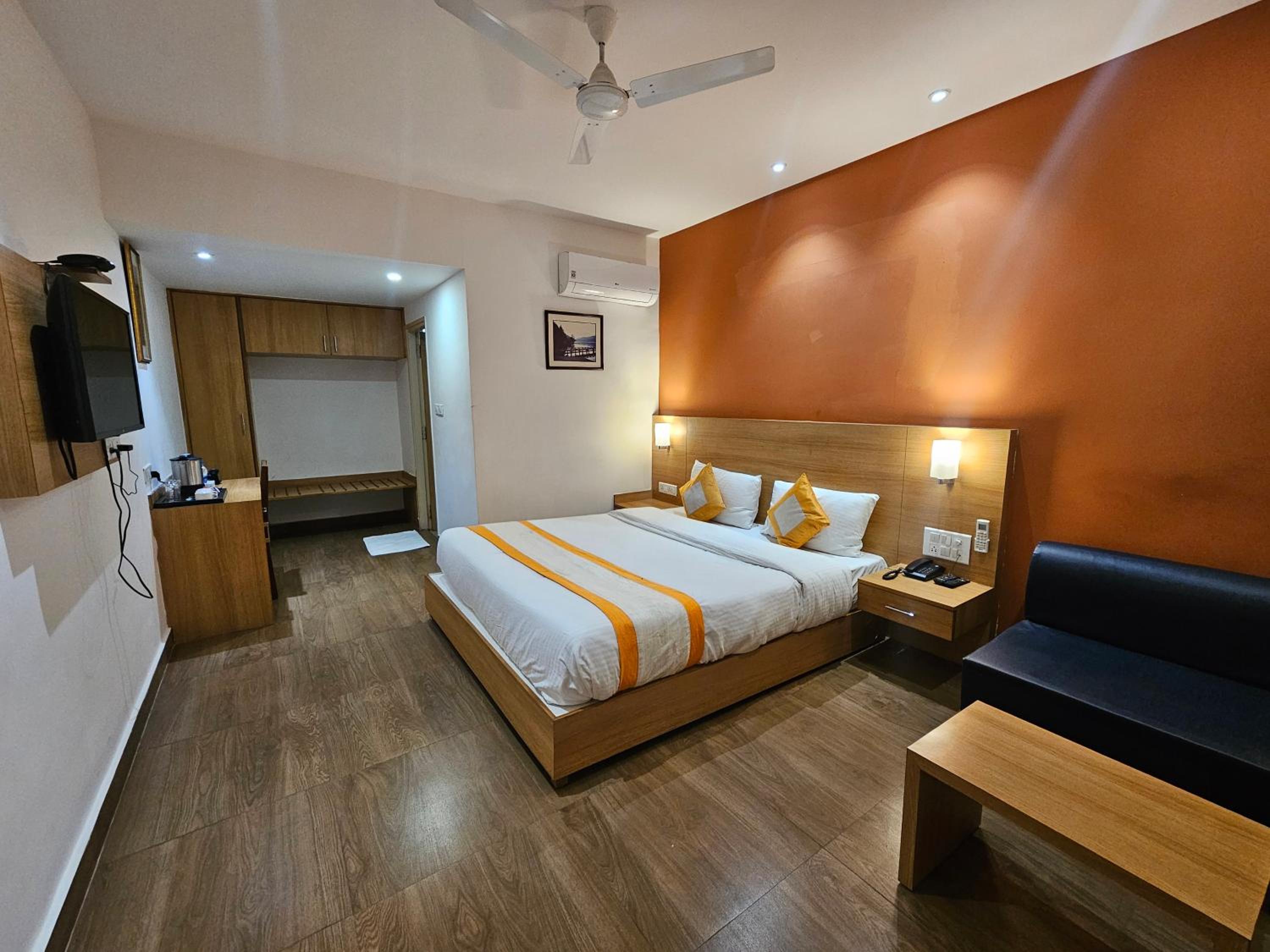 Deluxe Room - Photo 2