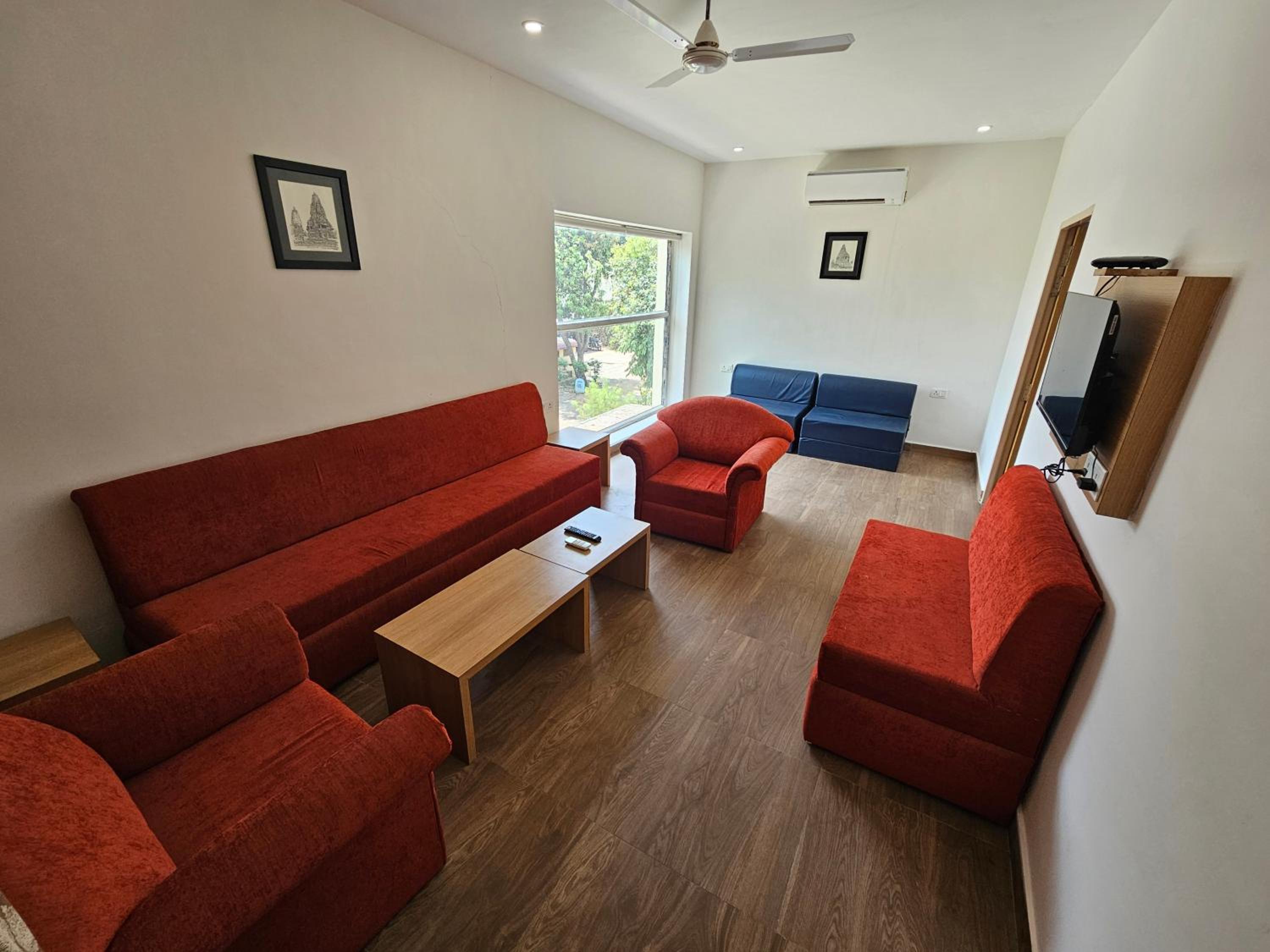 Suite - Photo 11