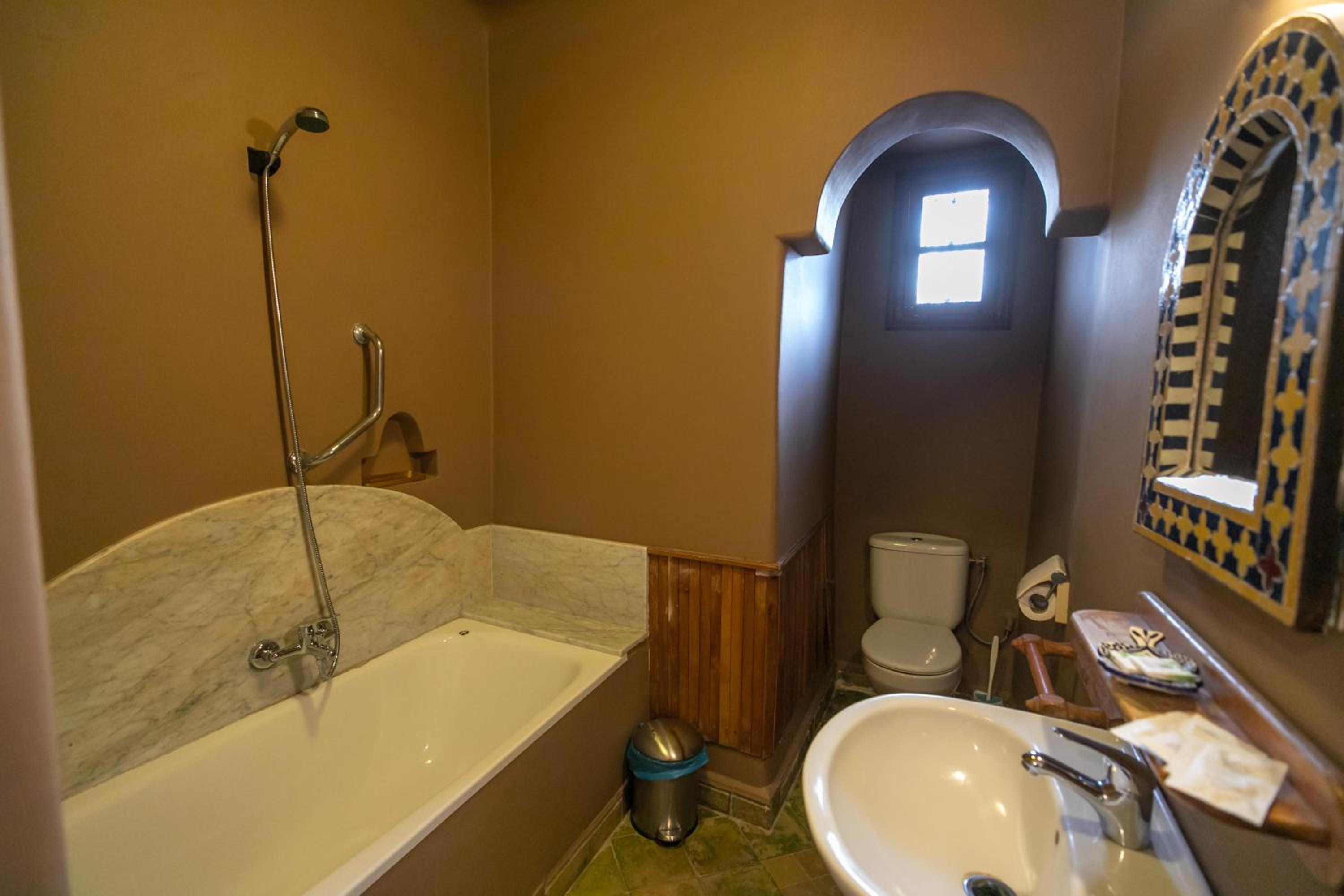 Family Room - Photo 6