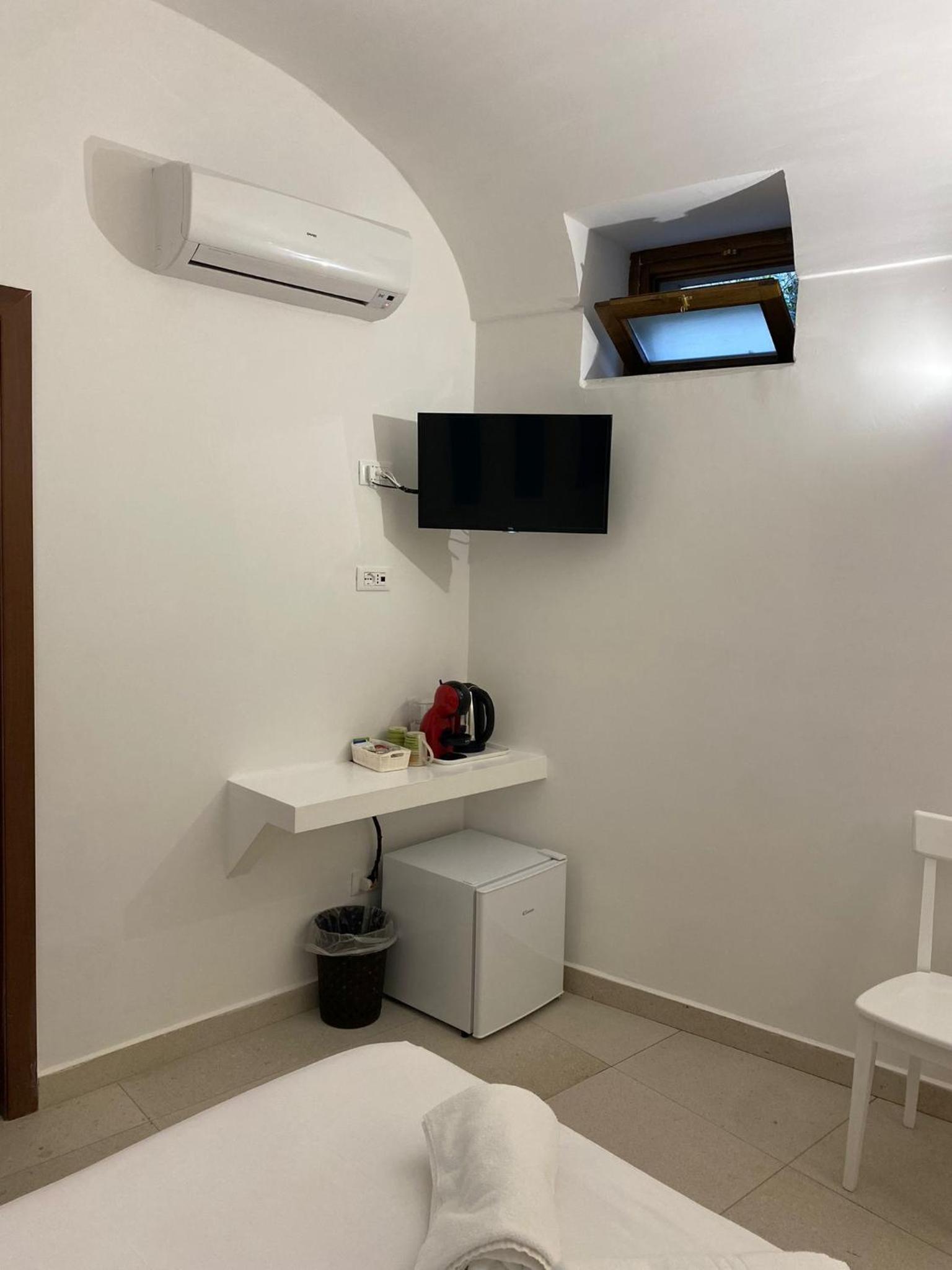 Budget Double Room photo 3