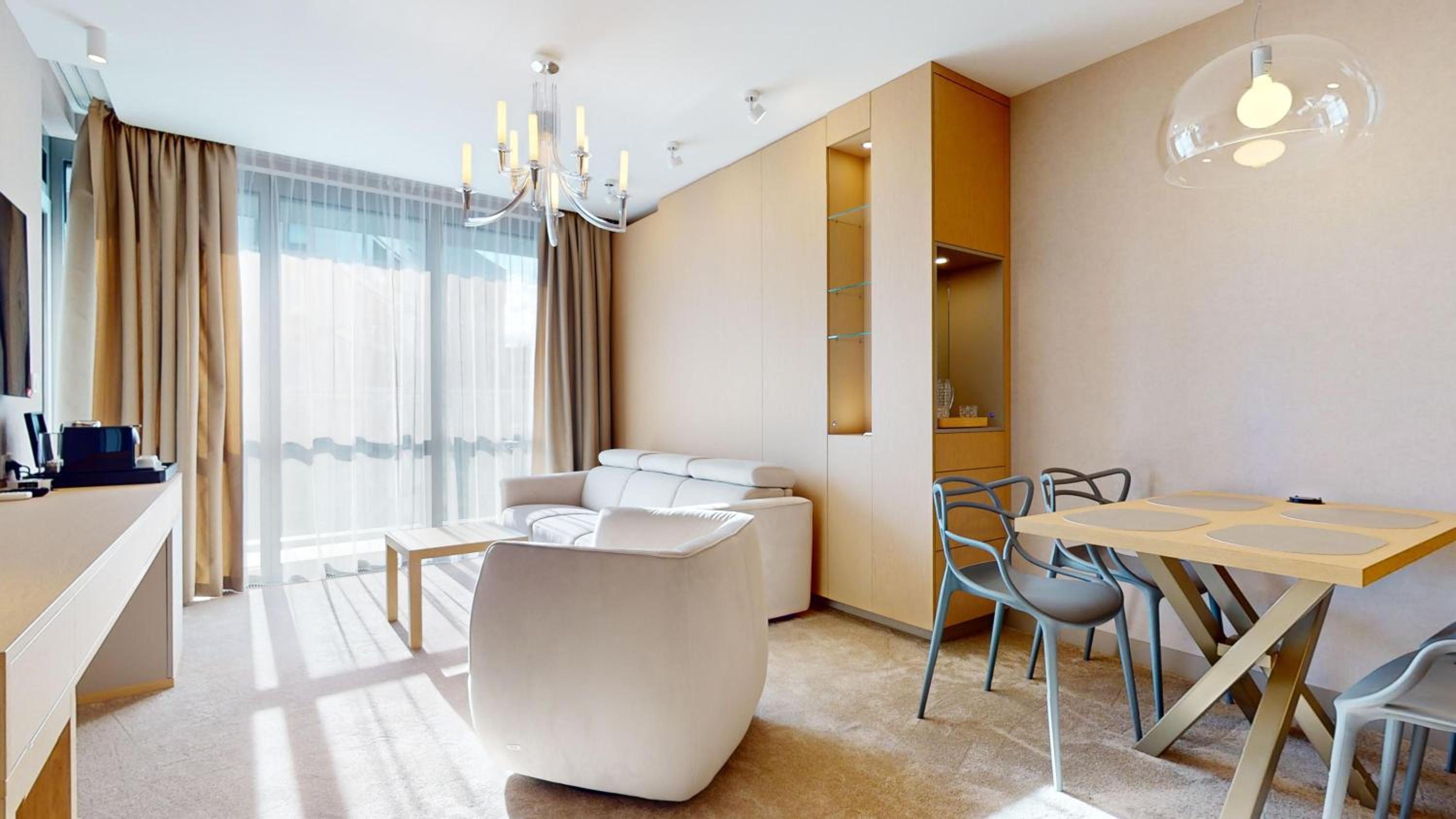 One-Bedroom Apartment with River View - Photo 2