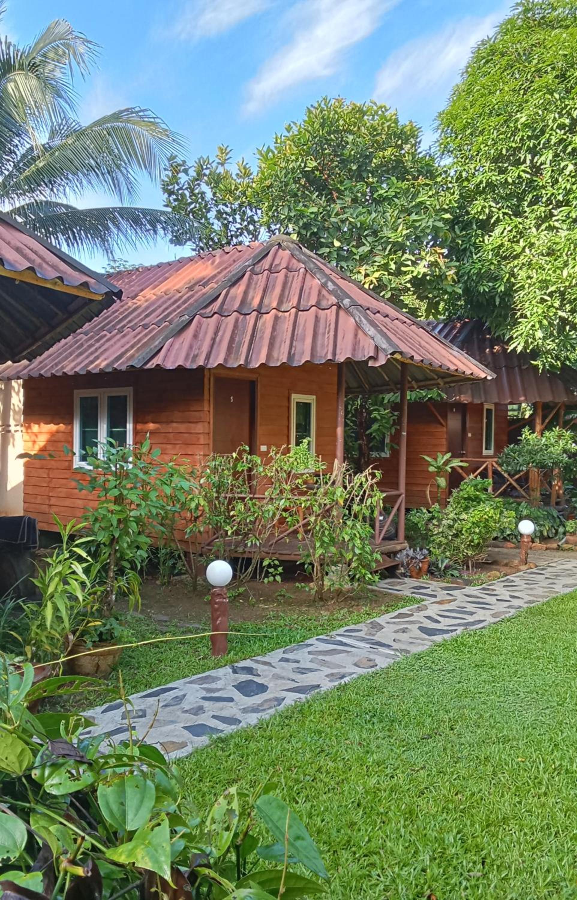 Superior Bungalow - Photo 5
