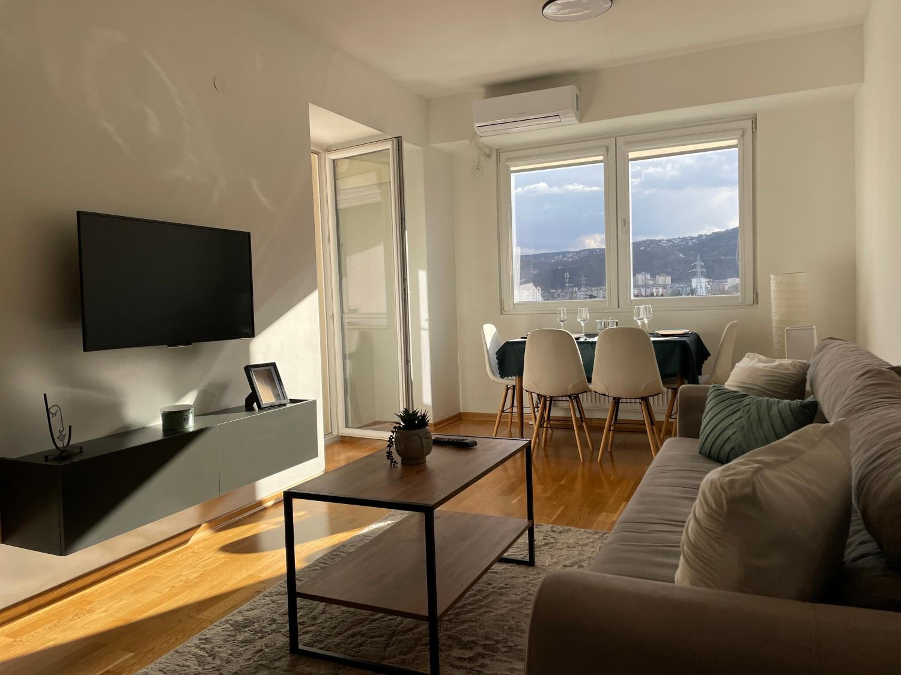 One-Bedroom Apartment photo 1