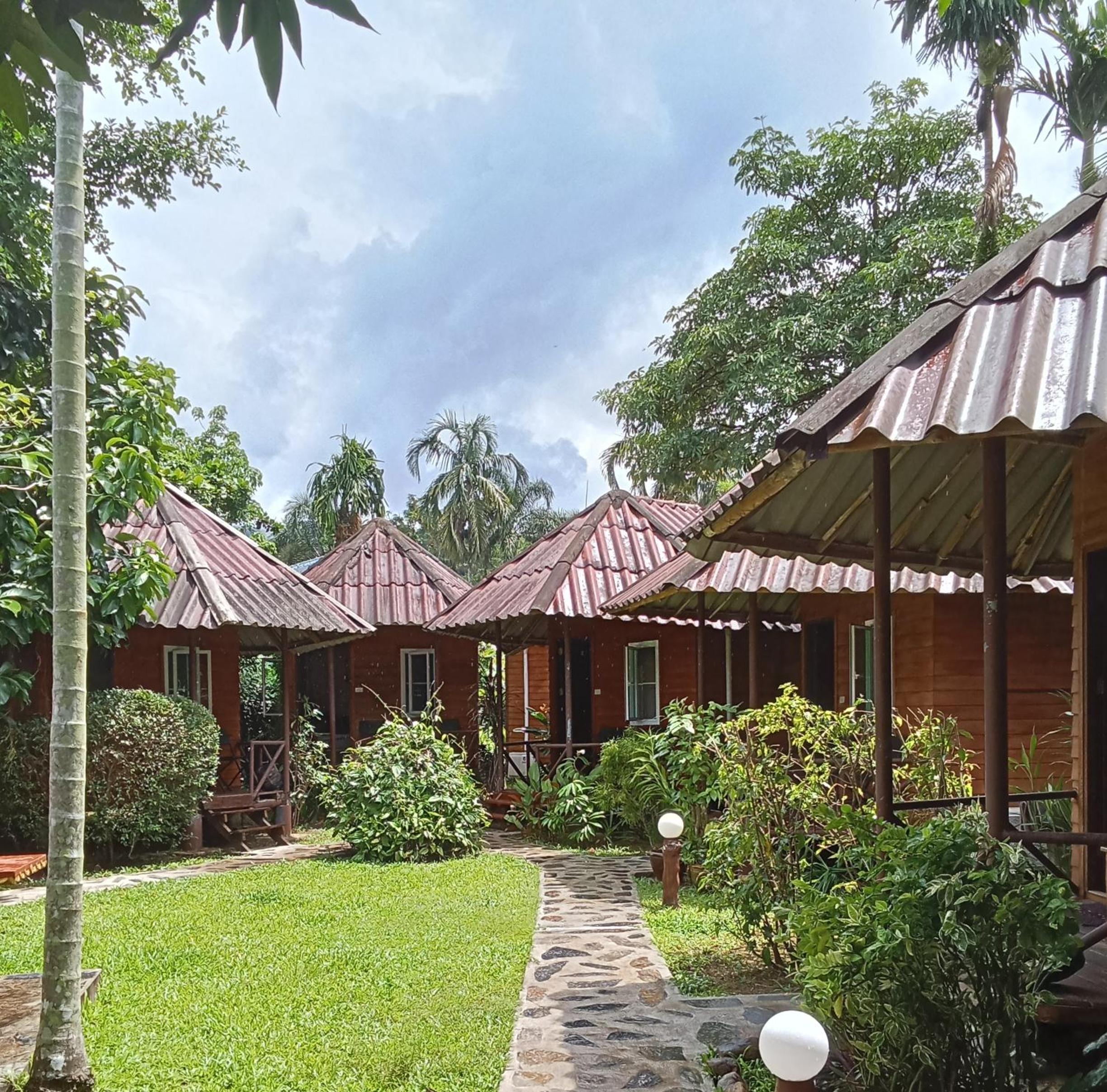 Superior Bungalow - Photo 3