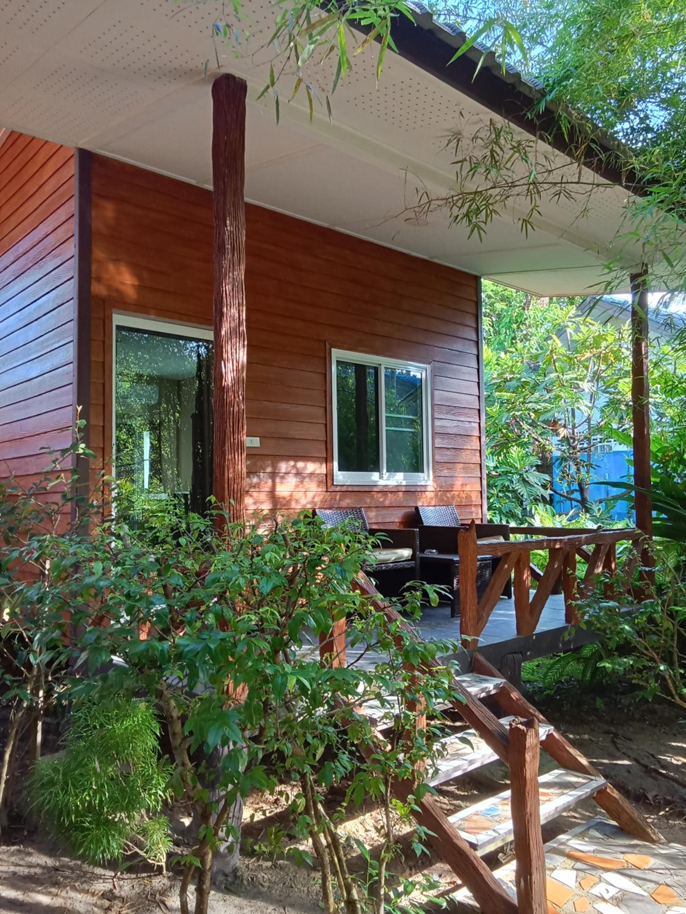 Deluxe Bungalow with Garden View - Photo 9