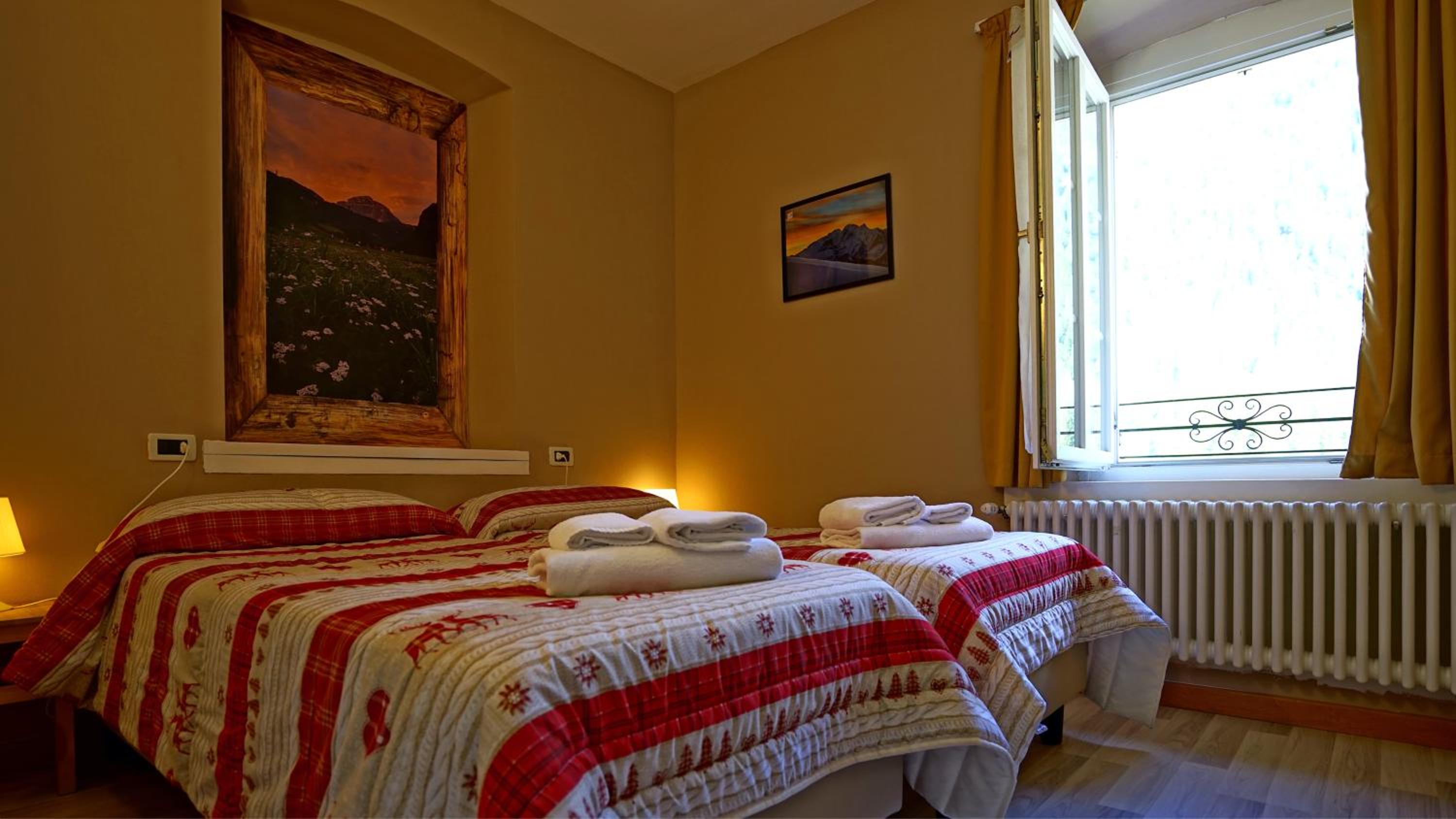 Standard Twin Room - Photo 4
