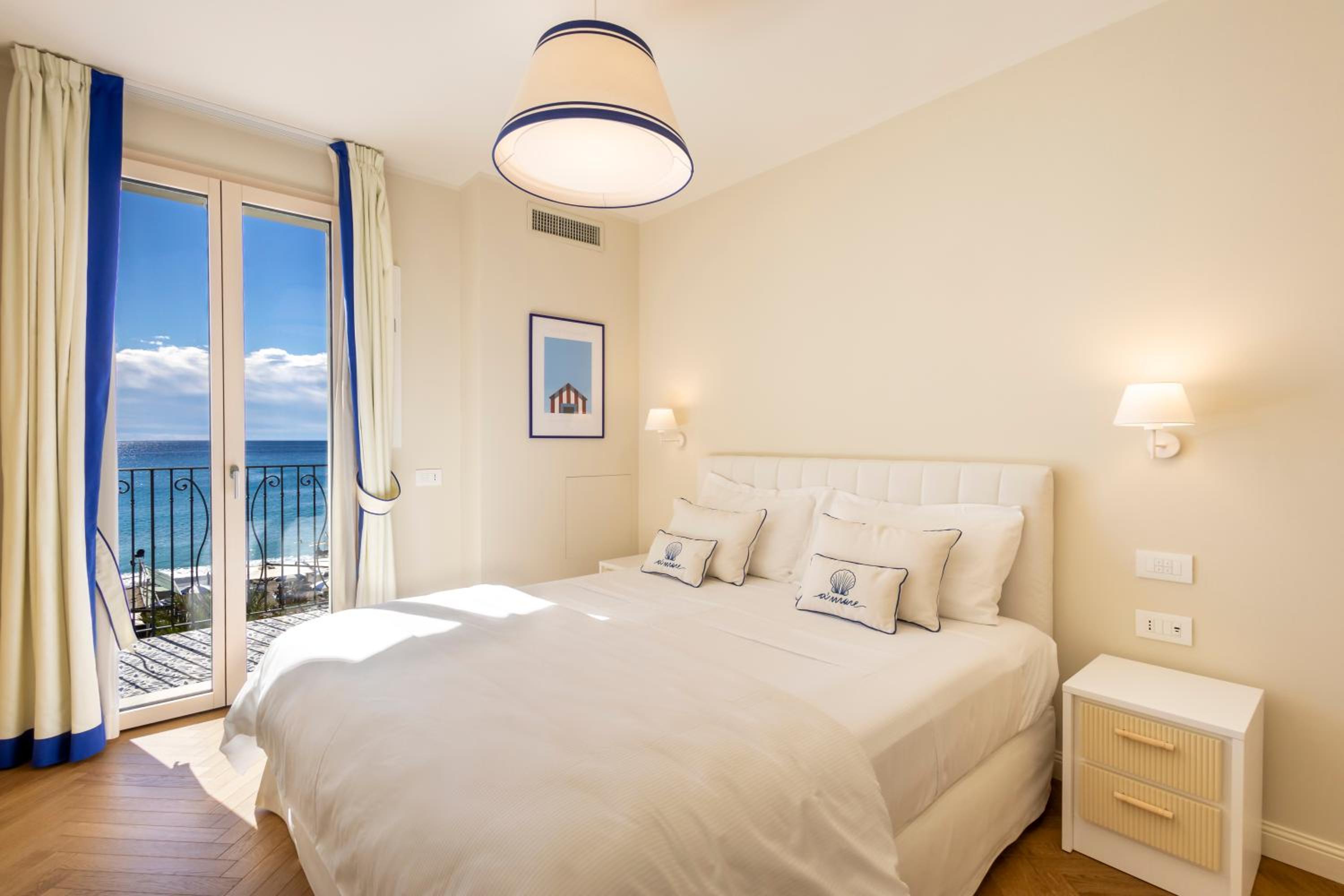 One-Bedroom Deluxe Apartment
