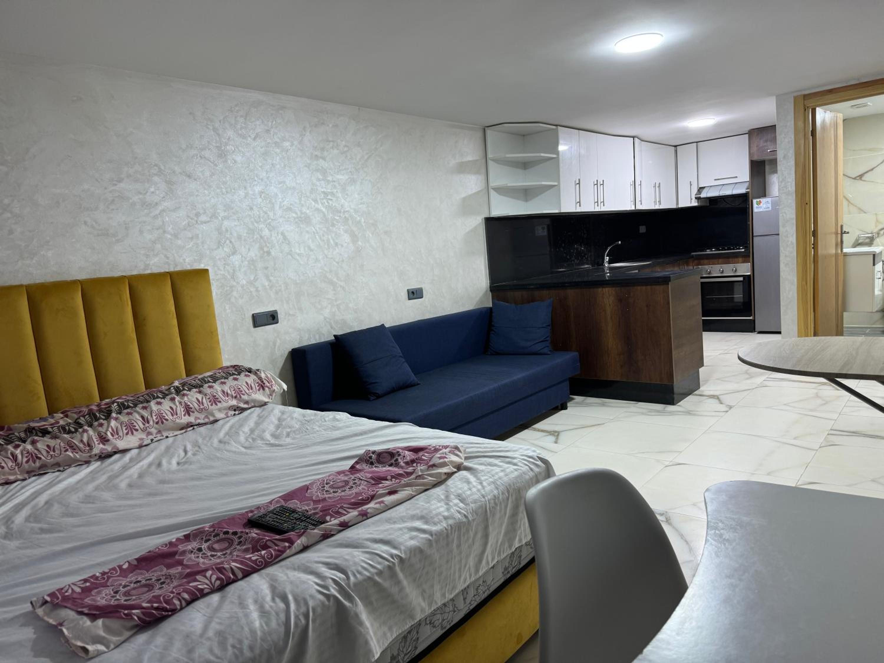 One-Bedroom Apartment photo 1