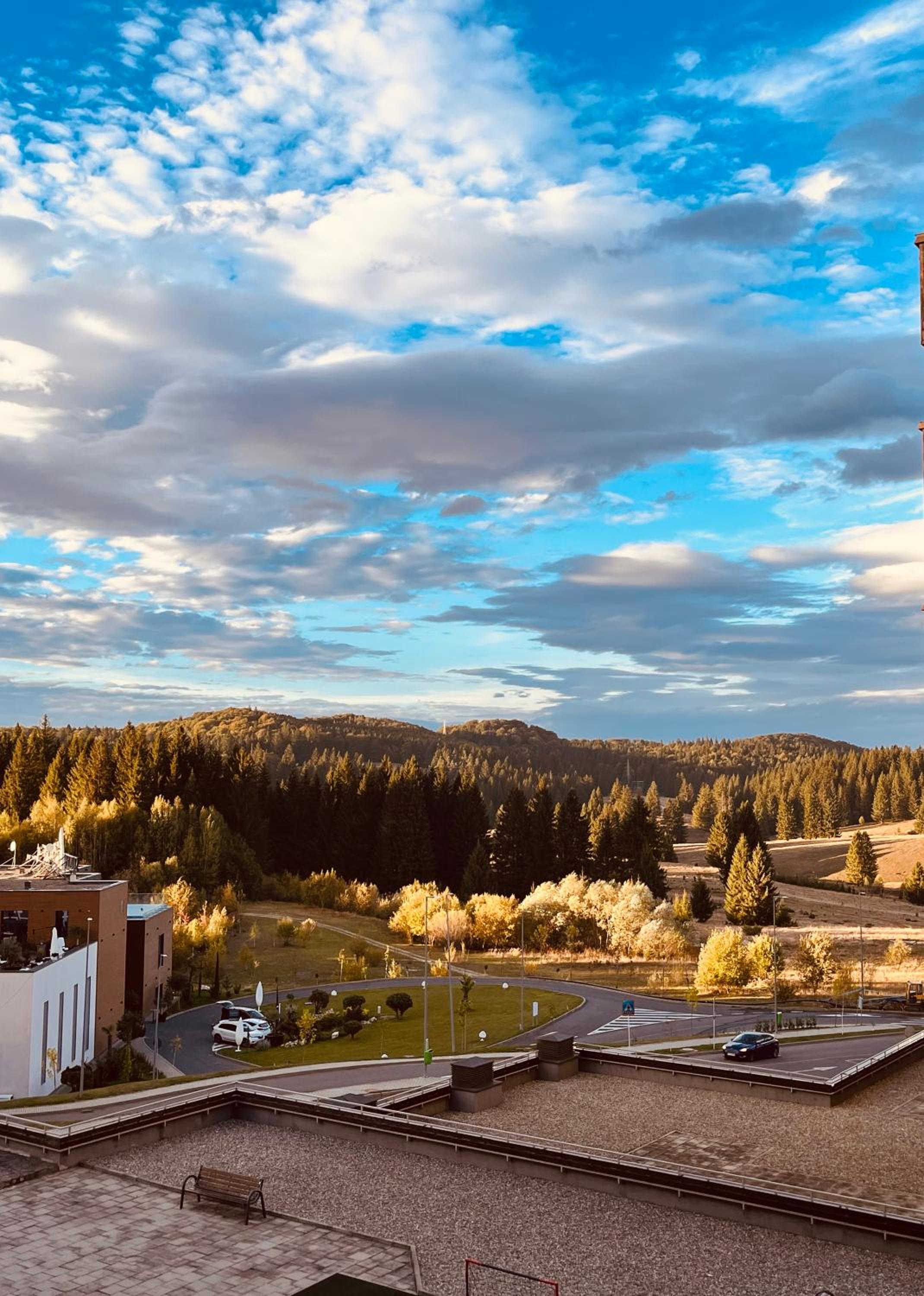 Three-Bedroom Apartment with Mountain View photo 2
