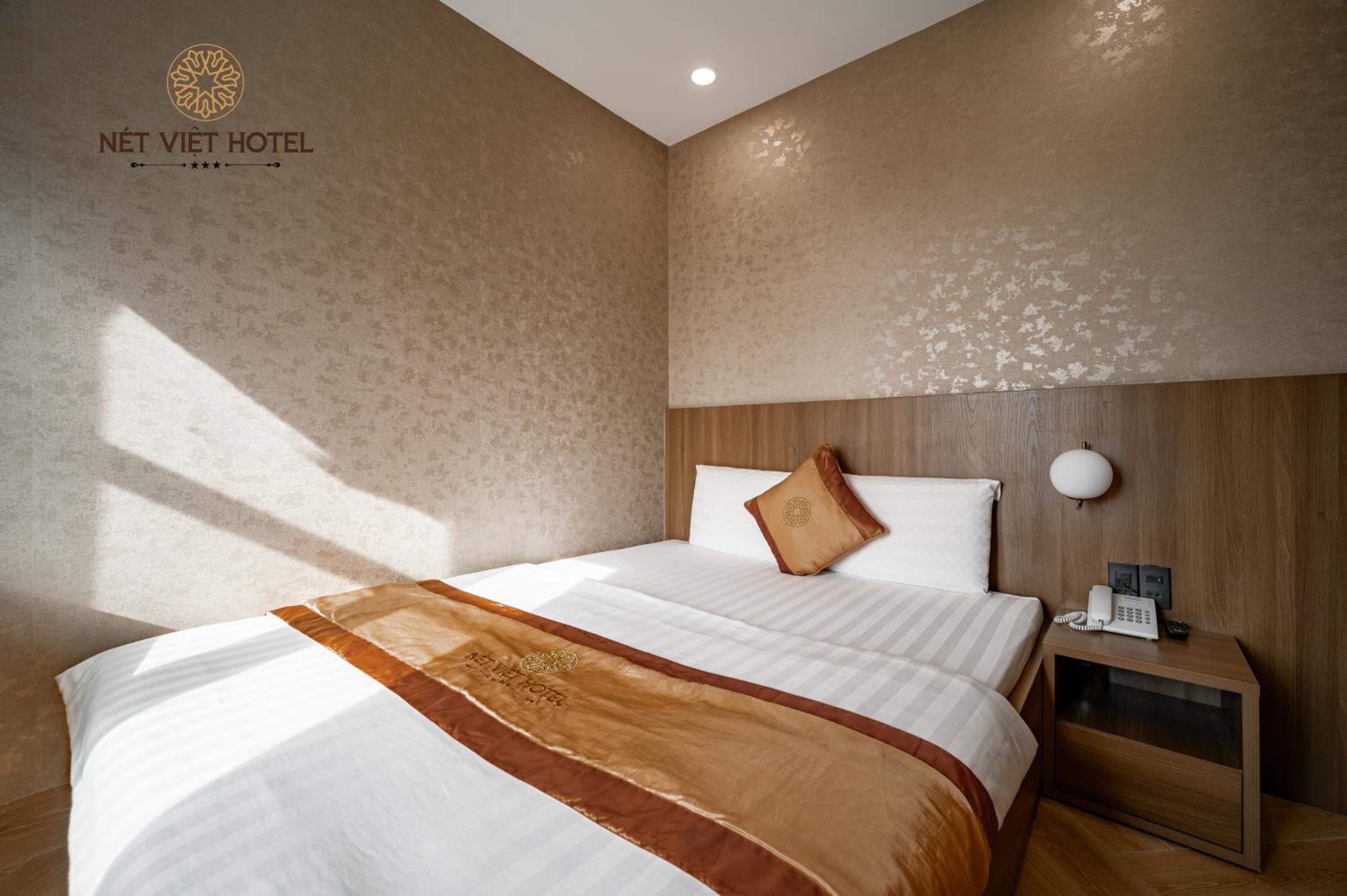Deluxe Double Room with Balcony - Photo 1