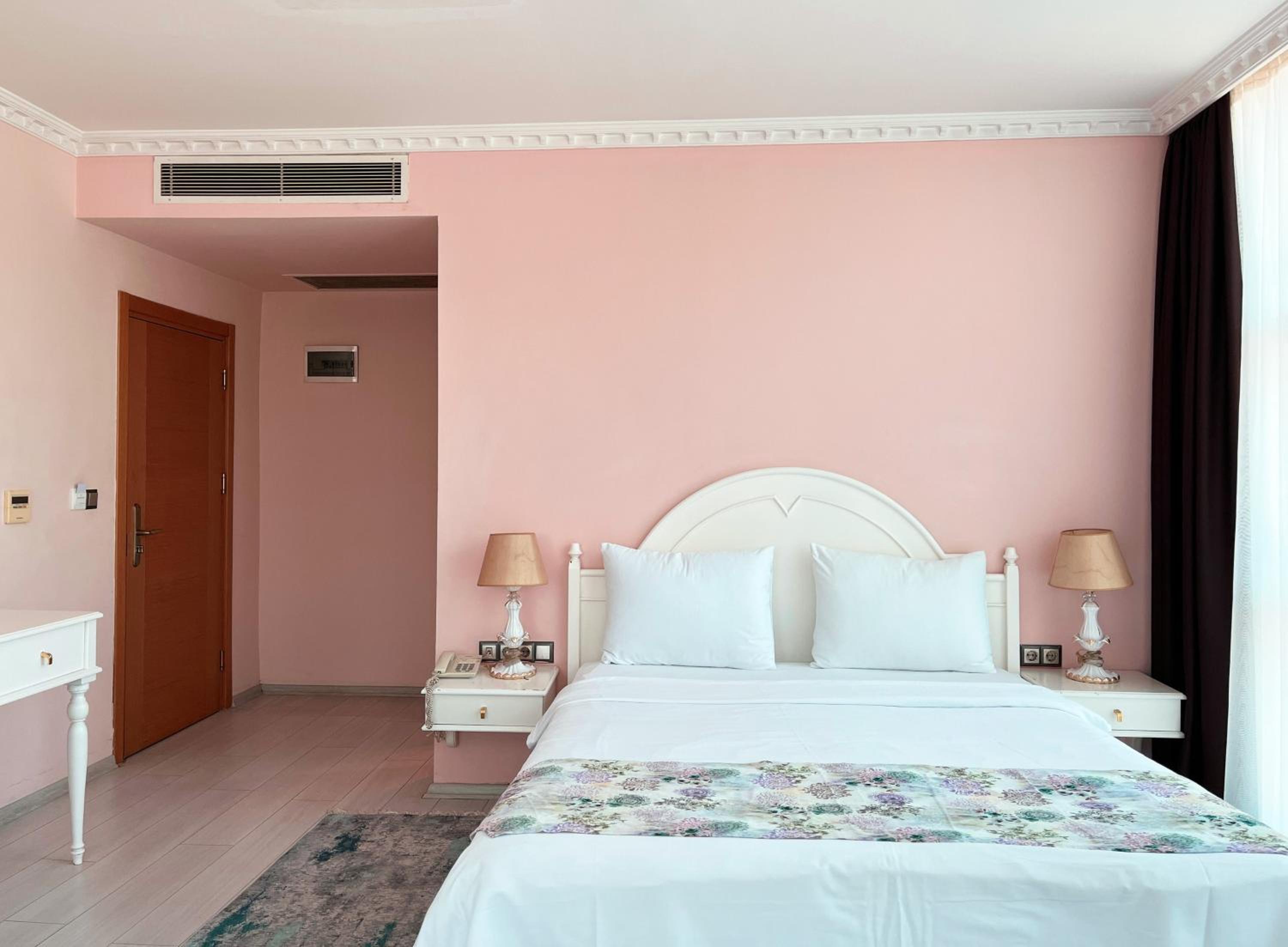 Deluxe Double Room with Bath photo 3