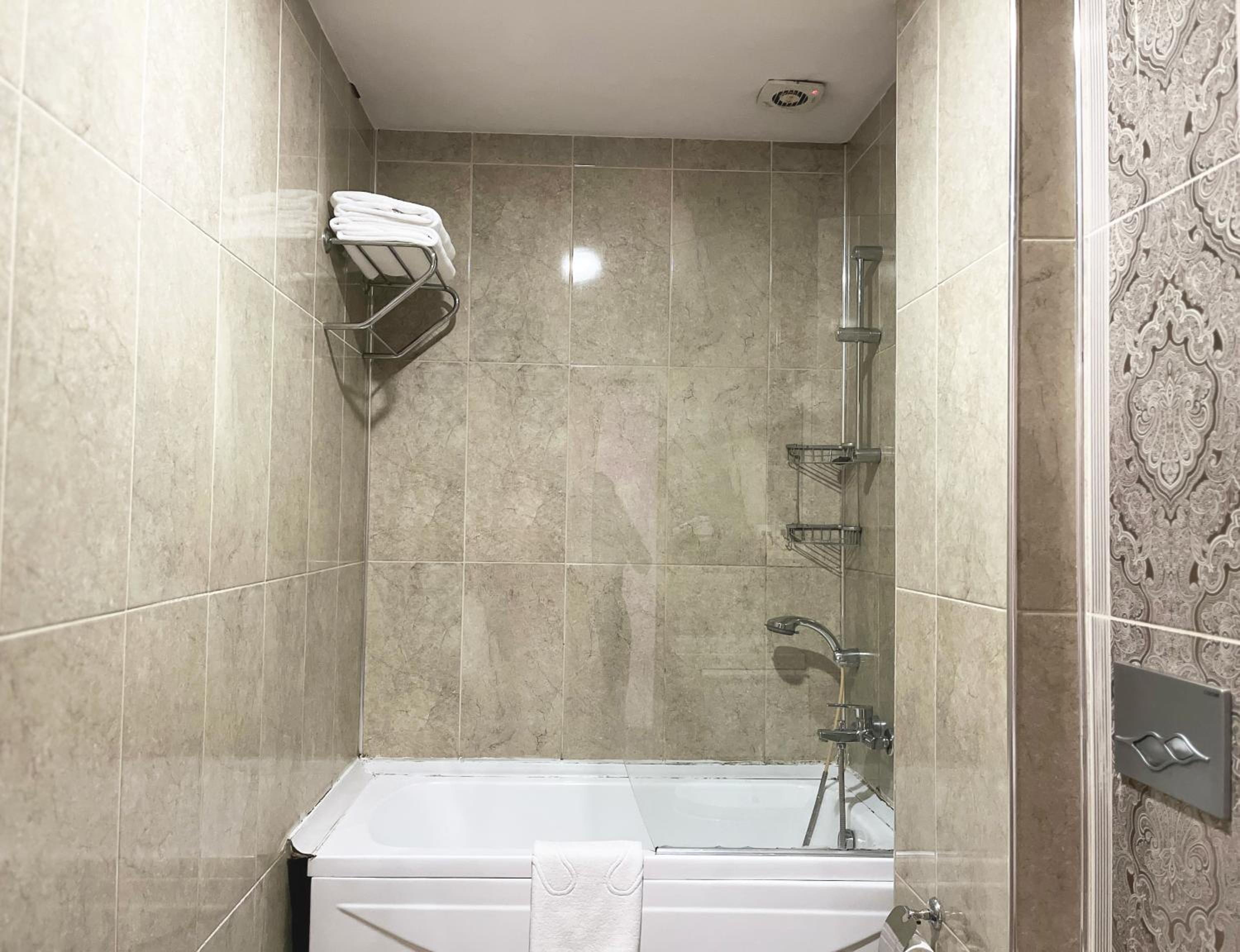 Deluxe Double Room with Bath photo 2