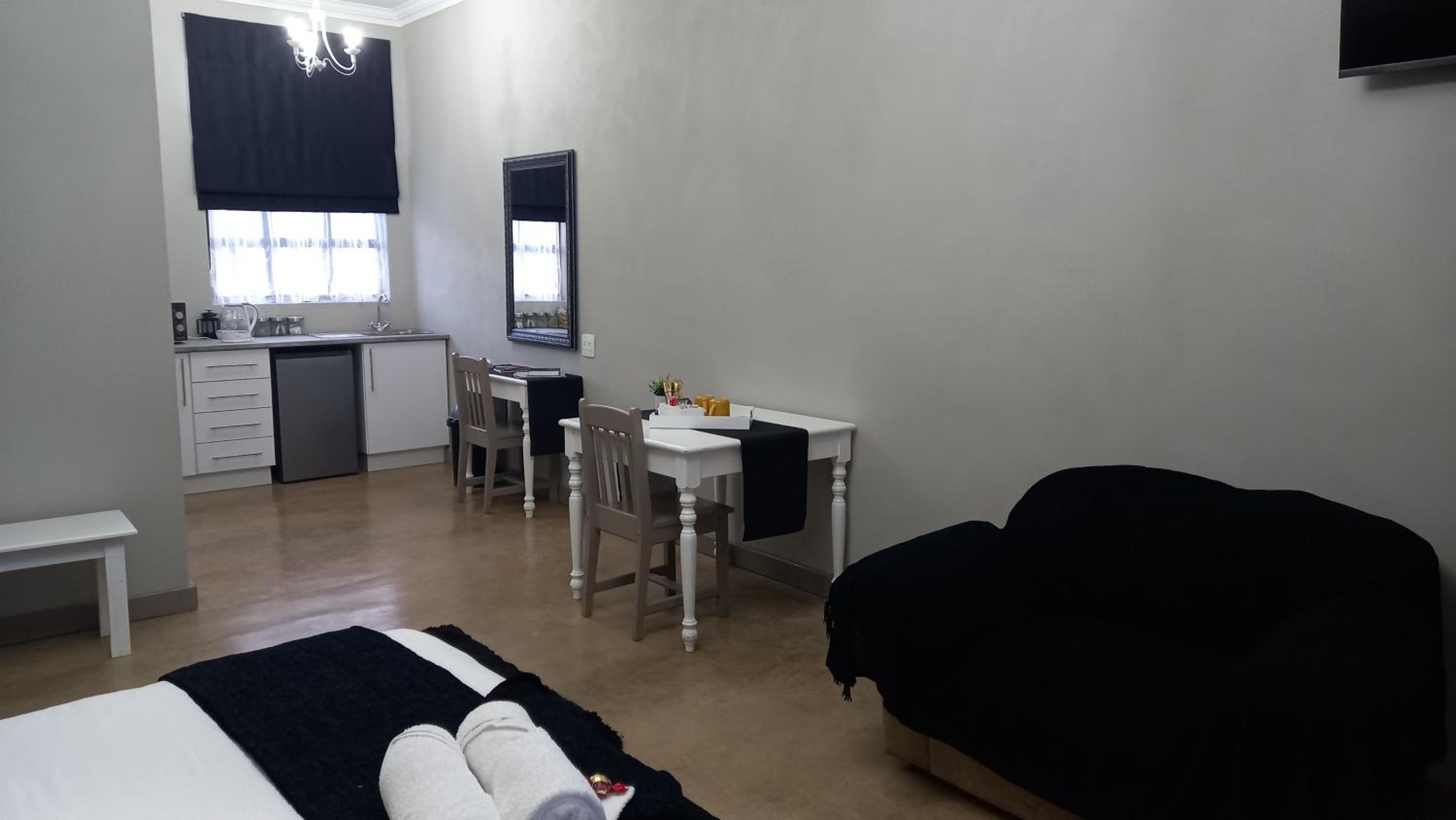Deluxe Double or Twin Room - Photo 21