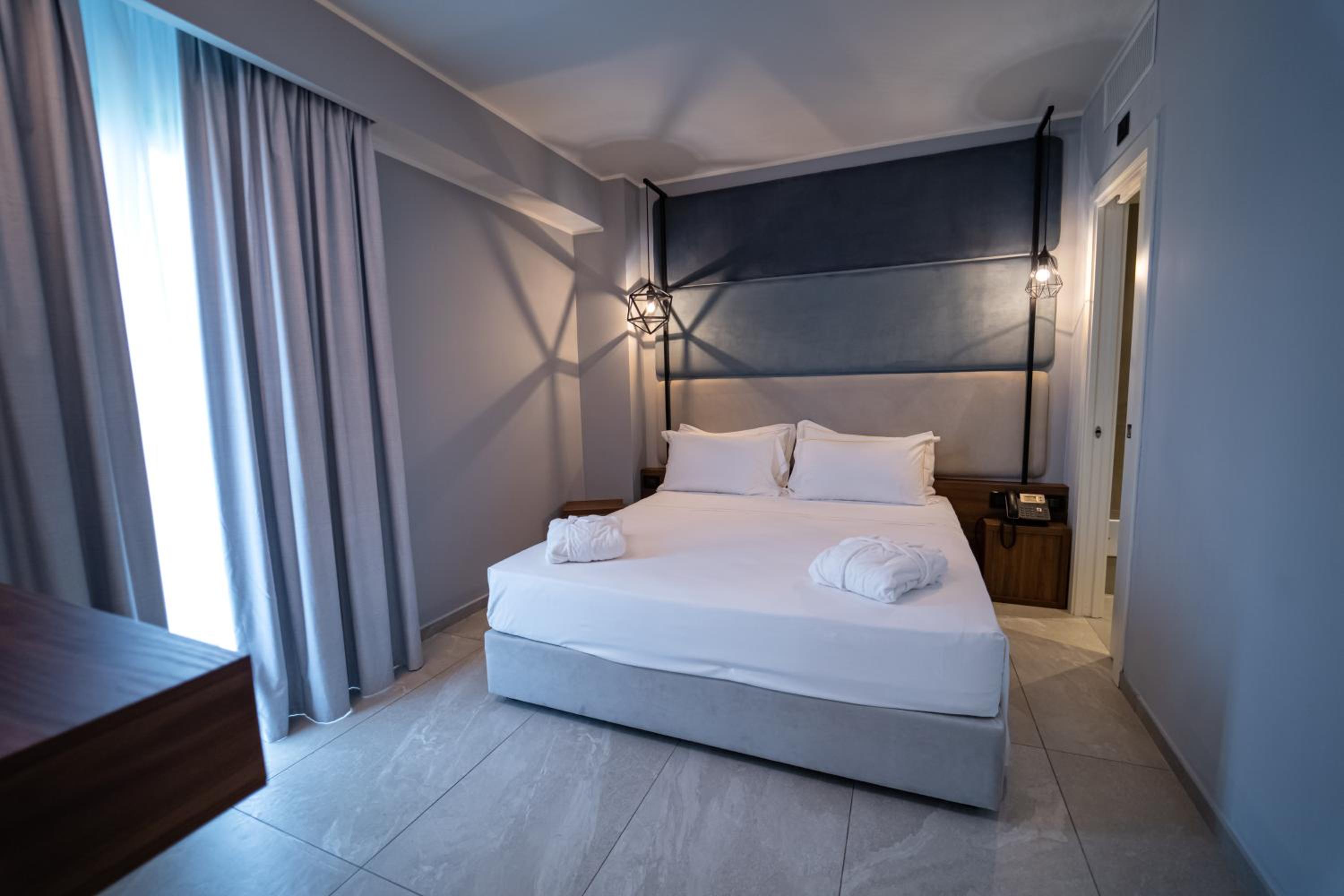 Queen Suite with Sofa Bed and Private Garden - Non-Smoking - Photo 9