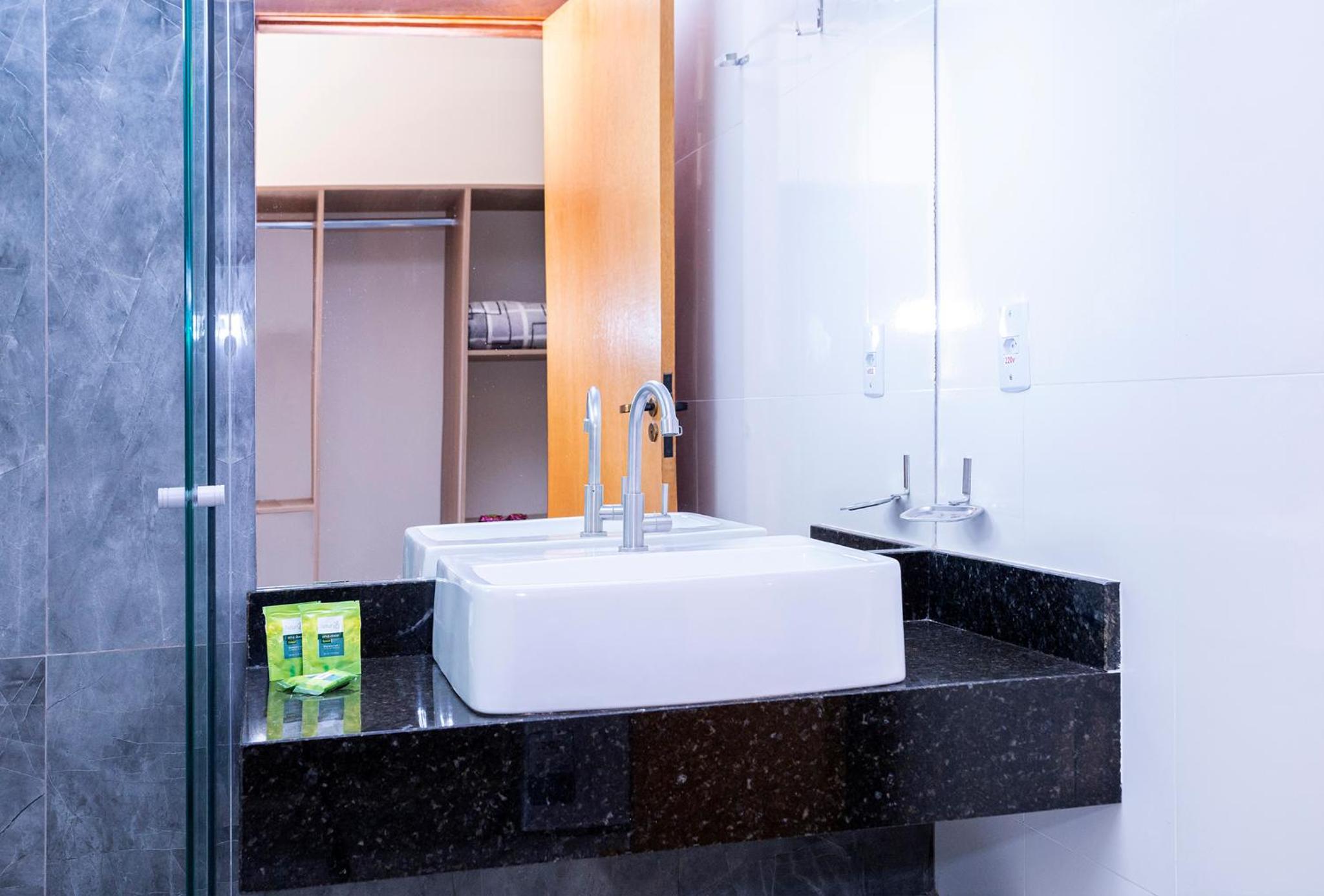 Triple Room with Balcony - Photo 7