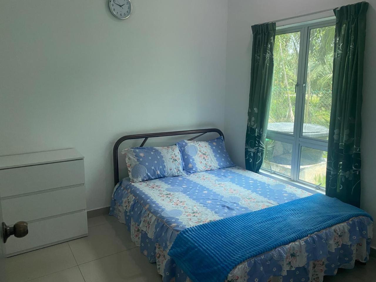Four-Bedroom House photo 2