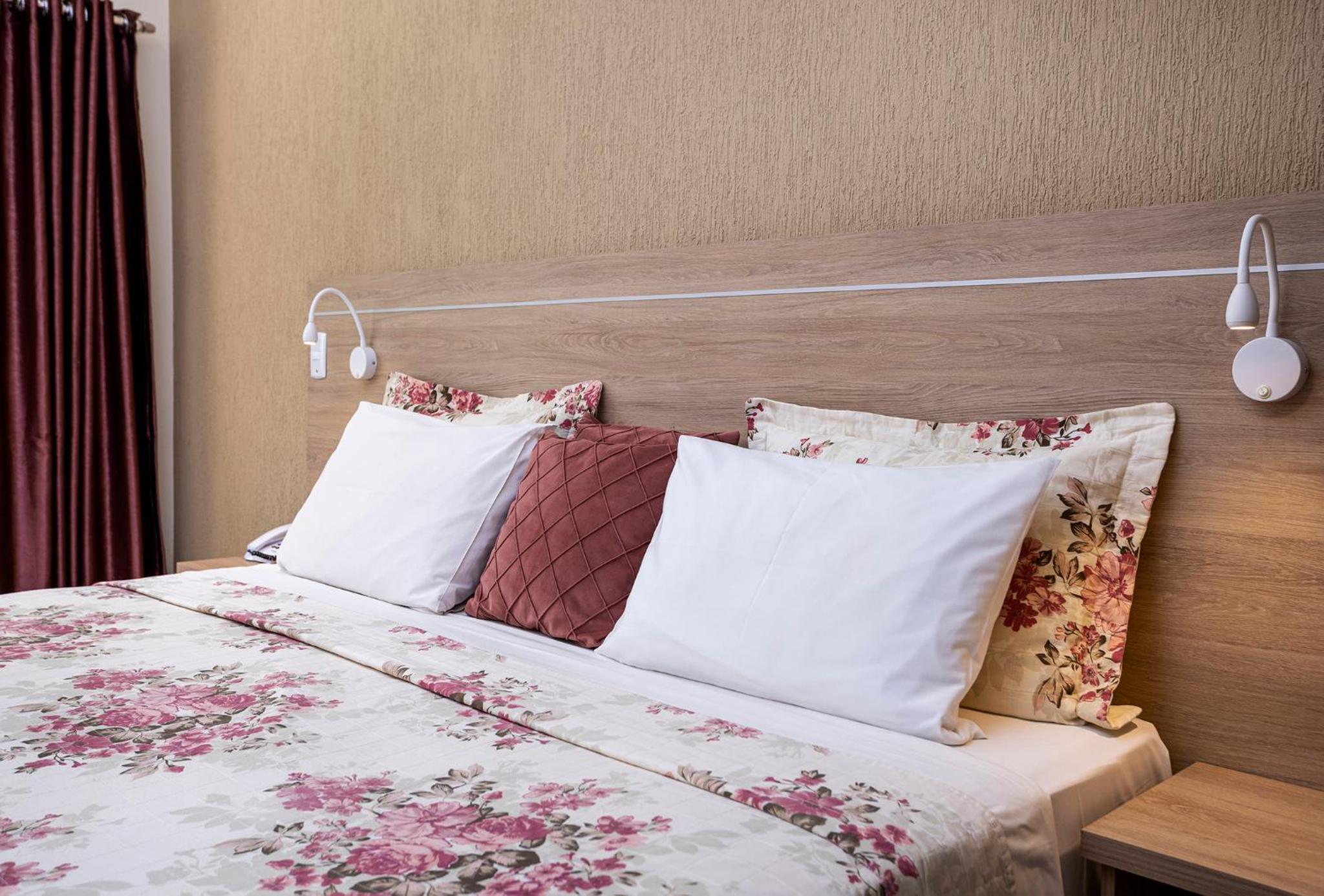 Suite with Spa Bath - Photo 2