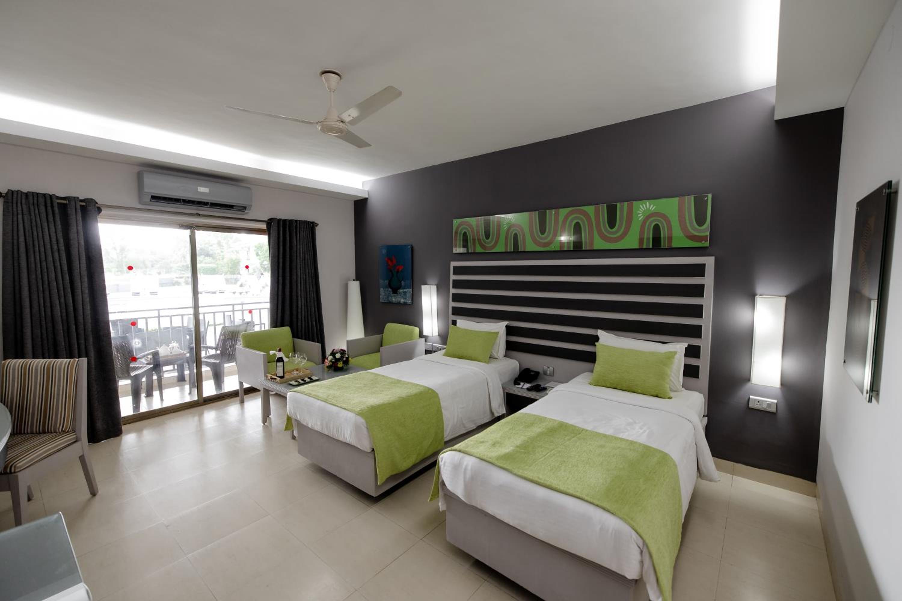 Deluxe Room - Photo 7