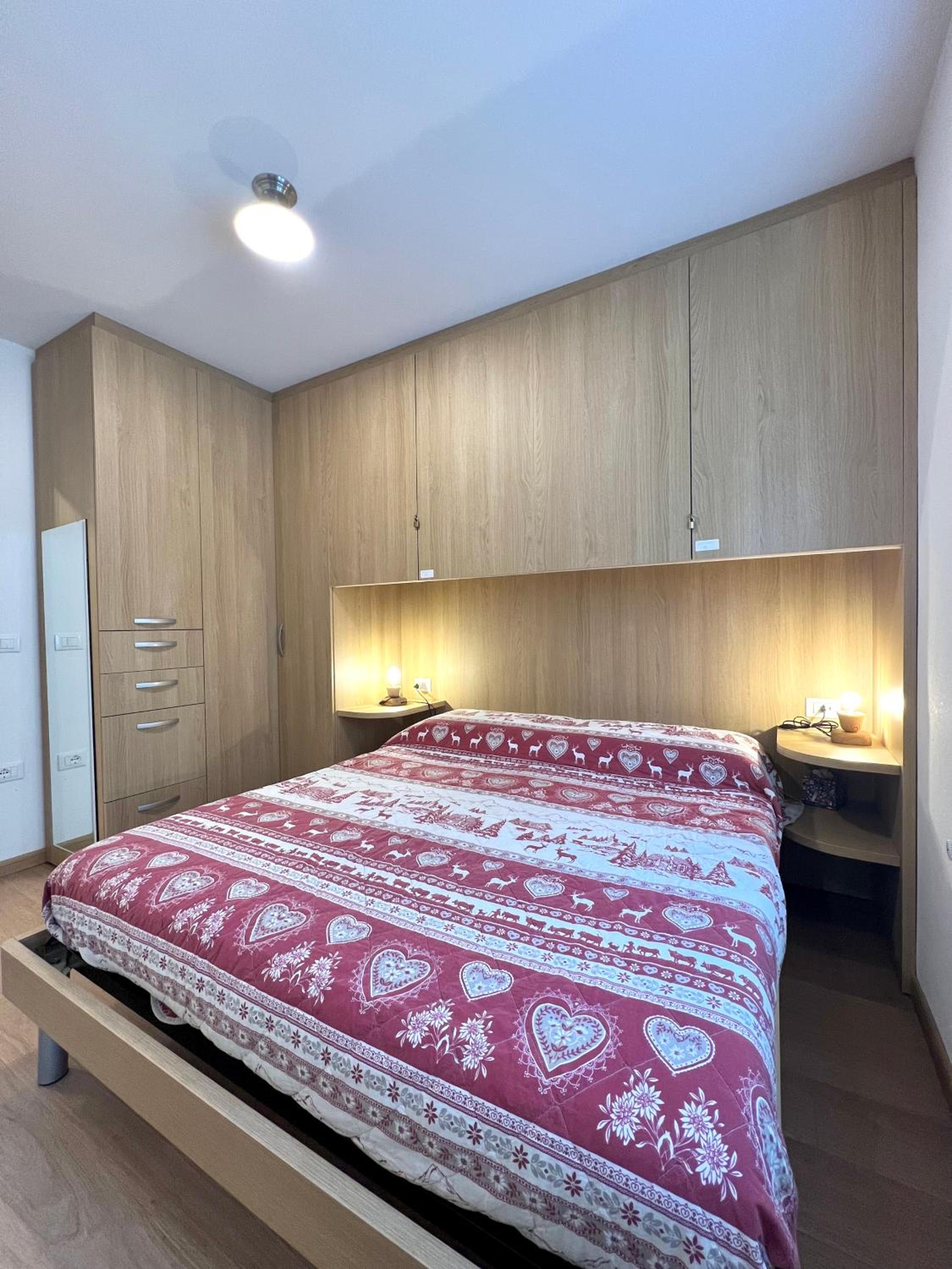 Two-Bedroom Apartment with Mountain View photo 1