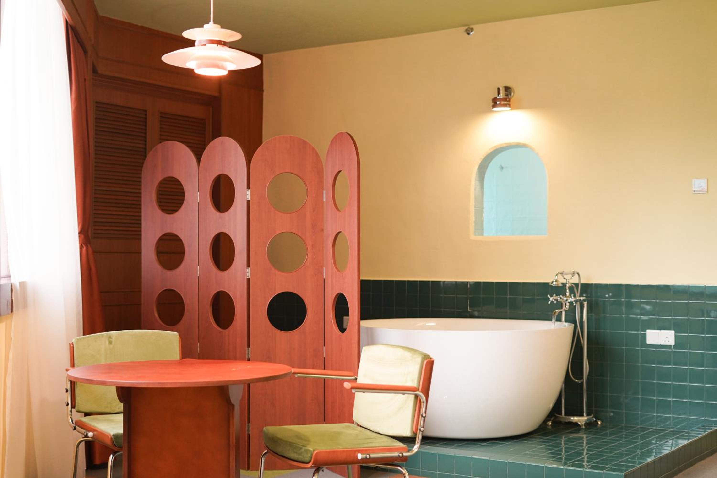 Rushmore Suite with Bathtub