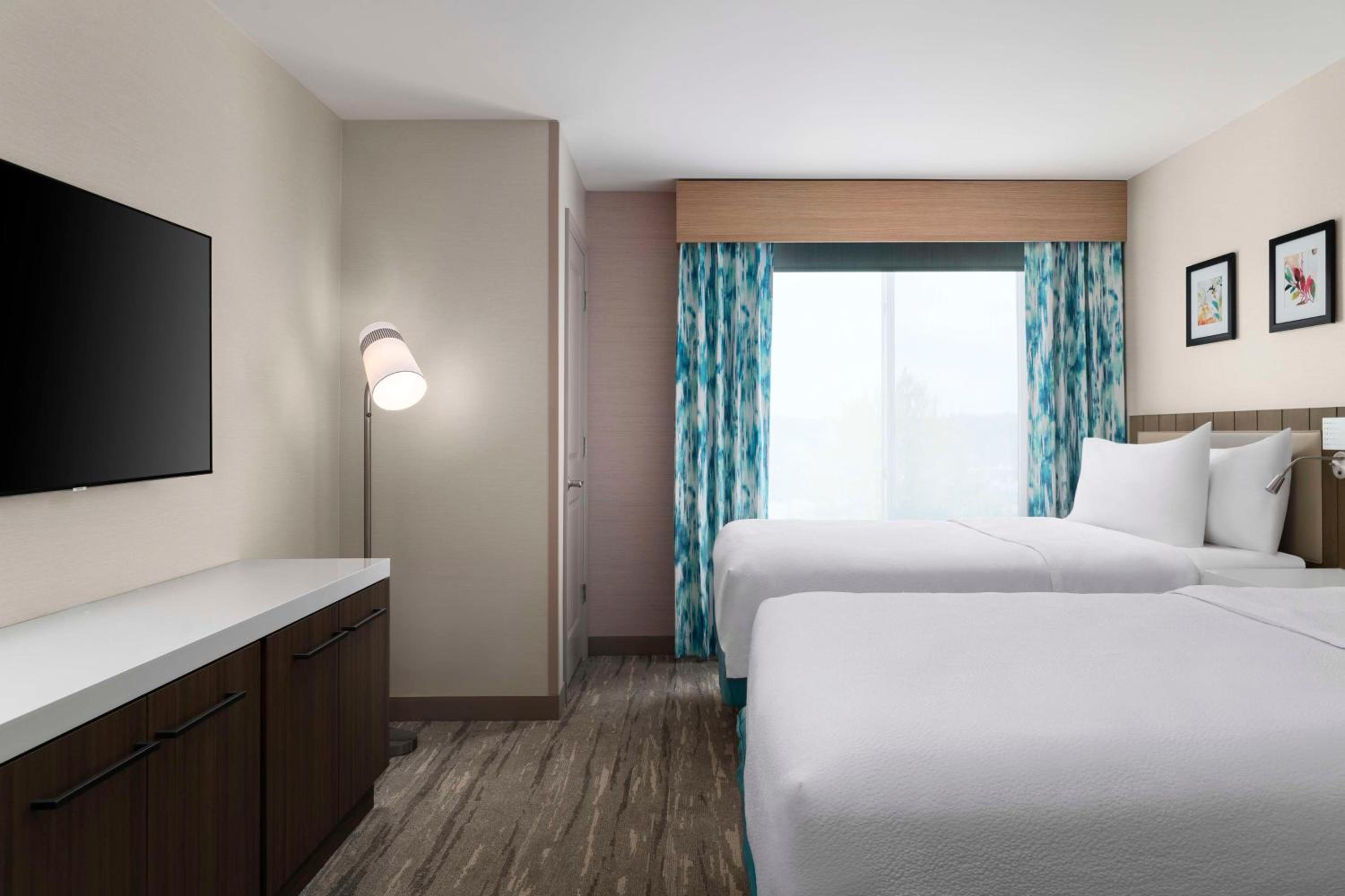 Executive Suite with Two Double Beds and Sofa Bed - Photo 1