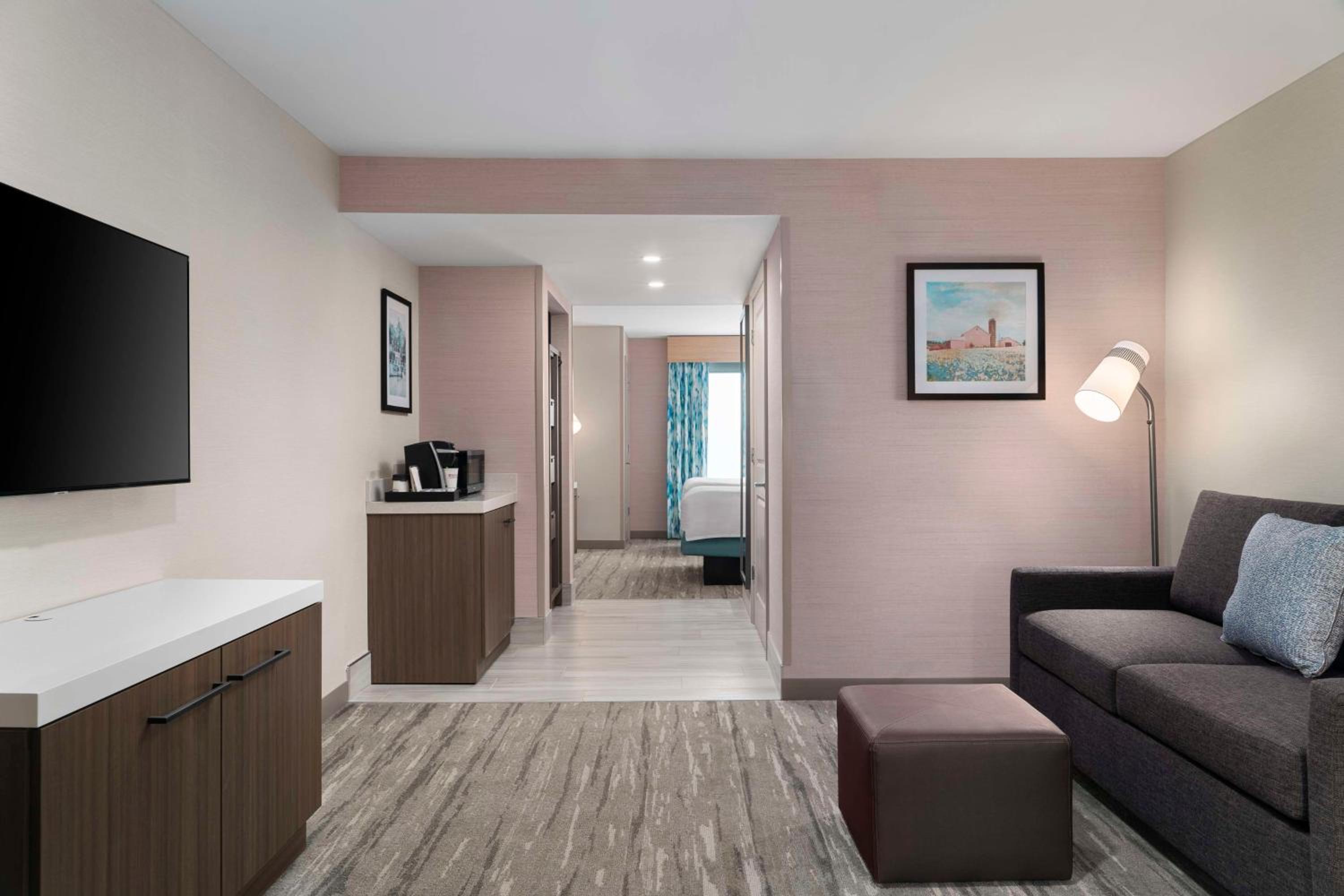 Executive Suite with Two Double Beds and Sofa Bed - Photo 4