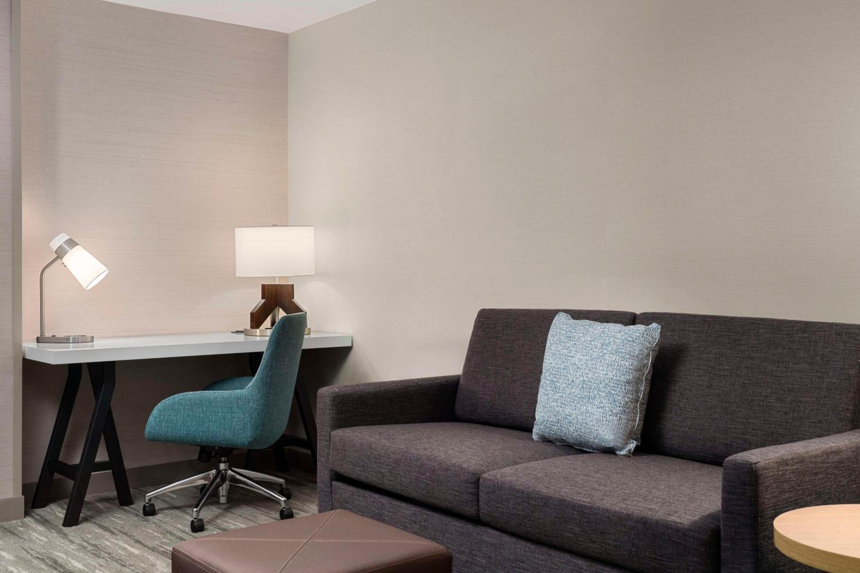 Executive Suite with One King Bed and Sofa Bed - Photo 5