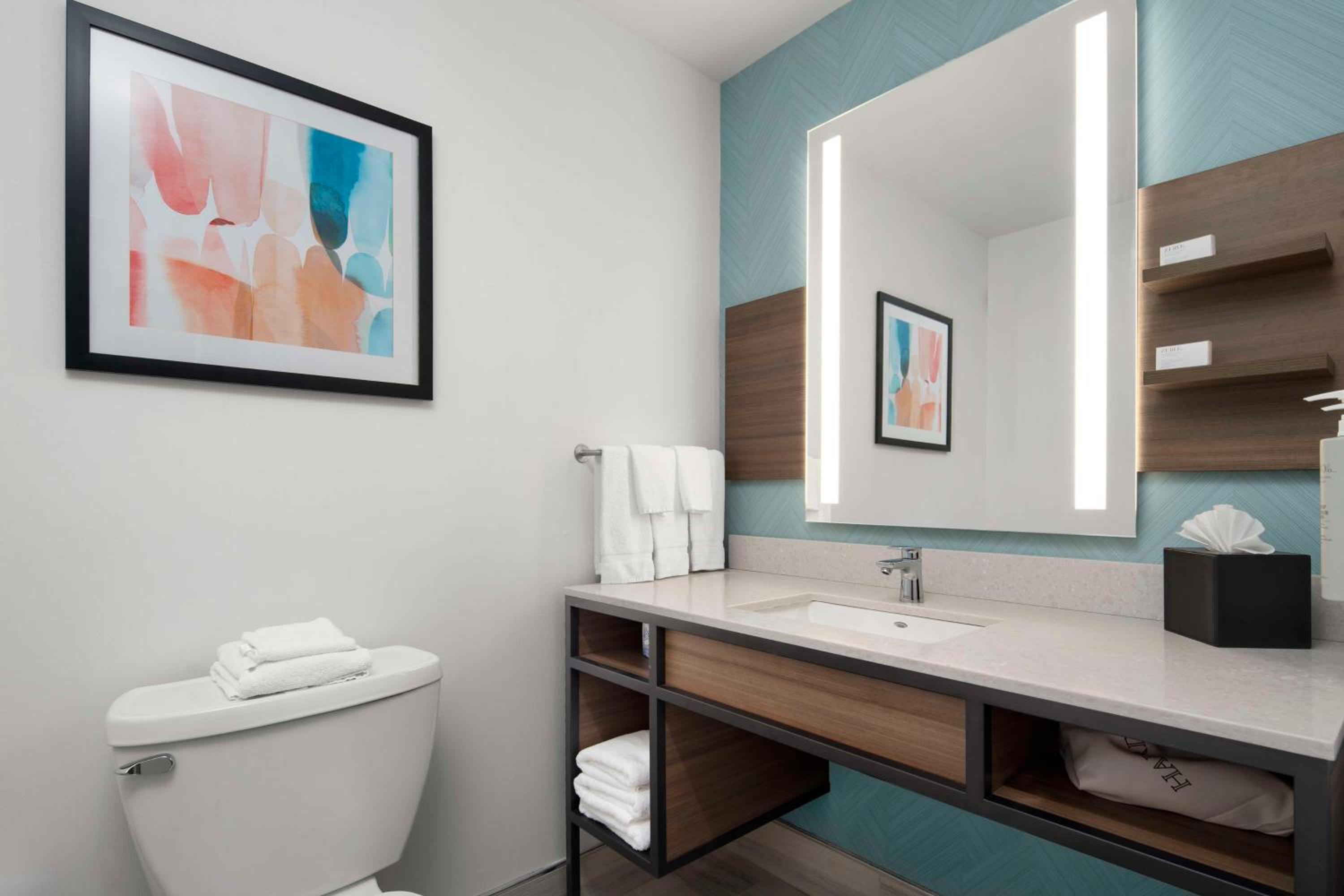 Junior King Suite with Seating Area photo 2