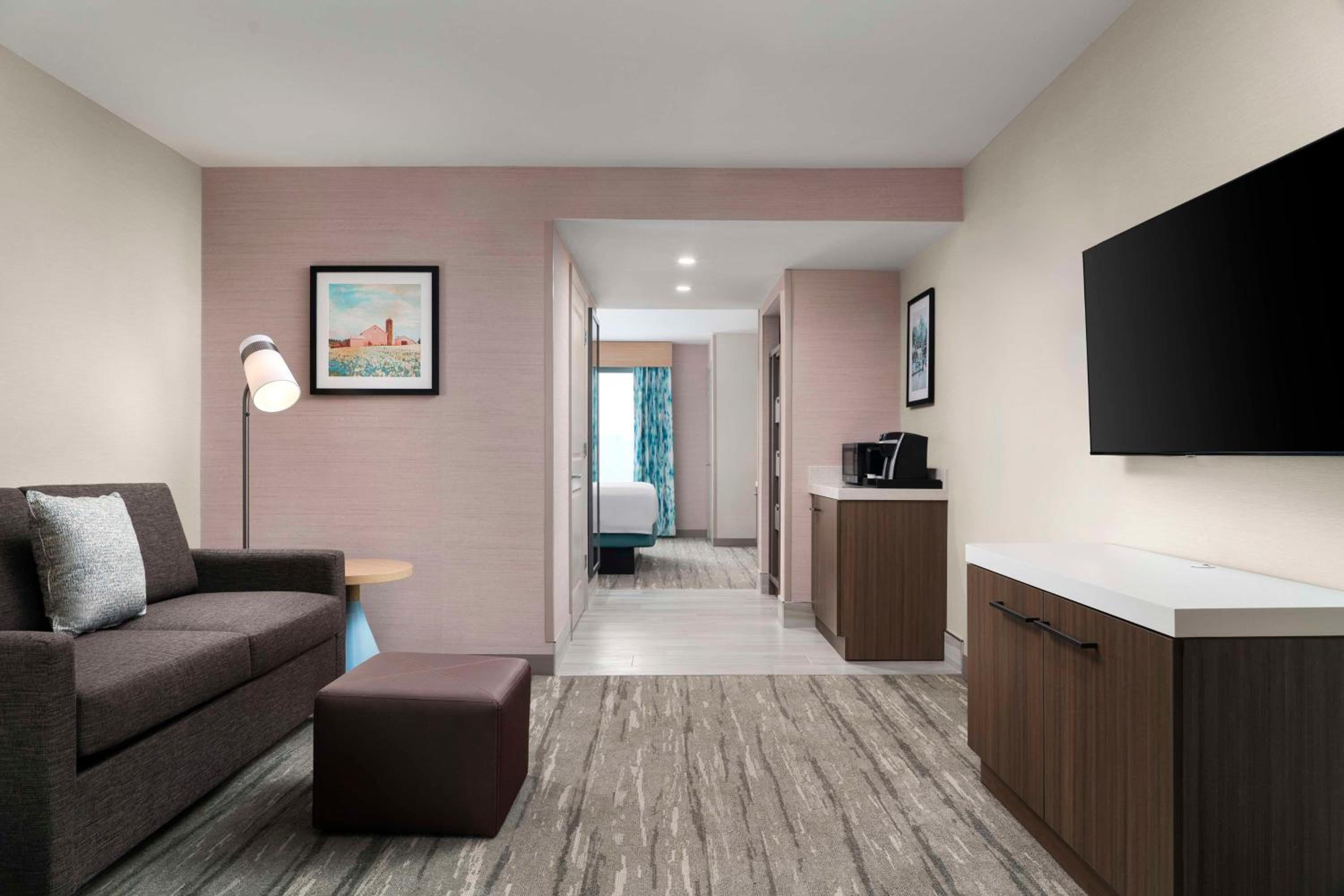 Executive Suite with One King Bed and Sofa Bed - Photo 4