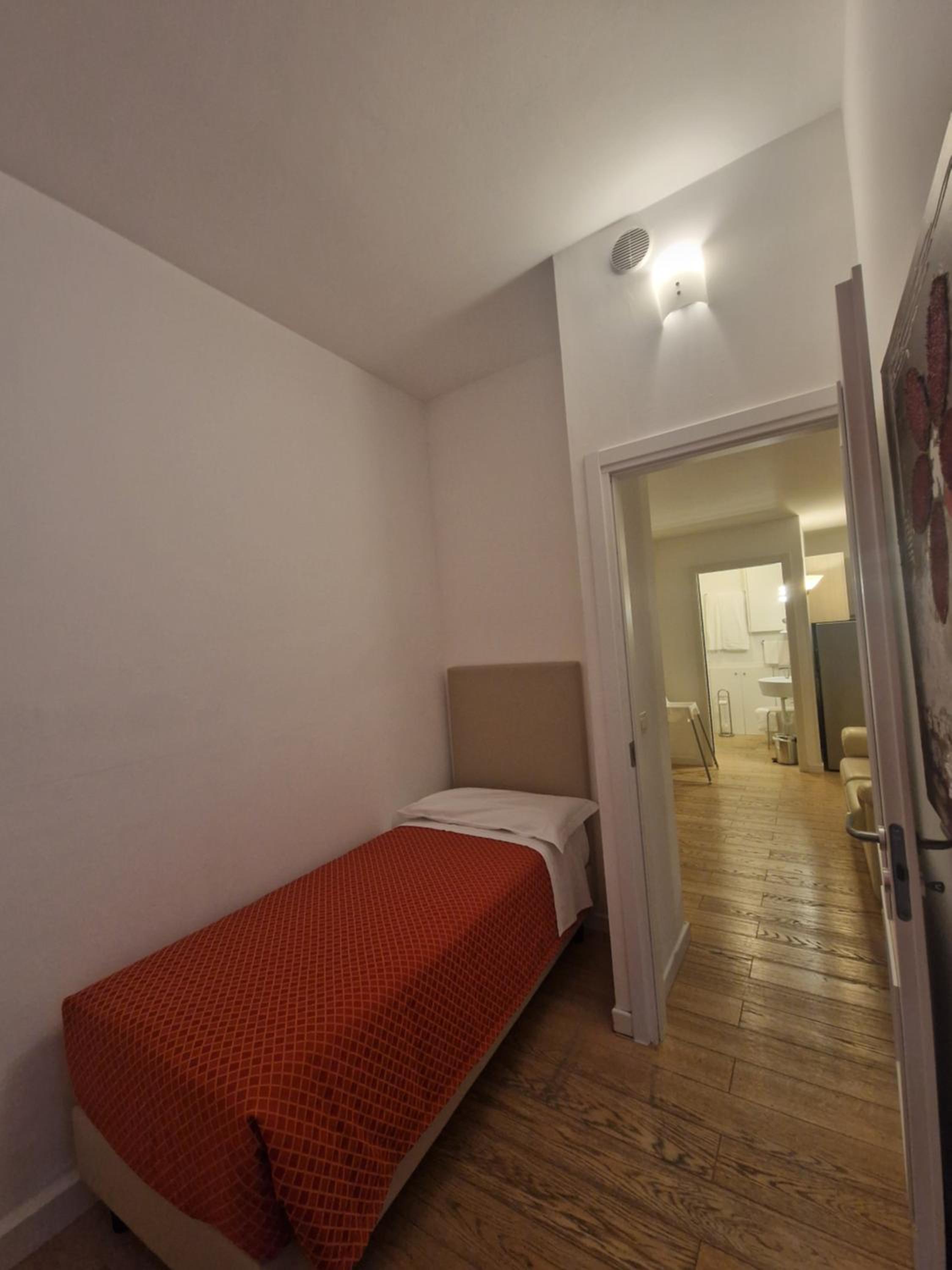 Two-Bedroom Apartment - Annex photo 2