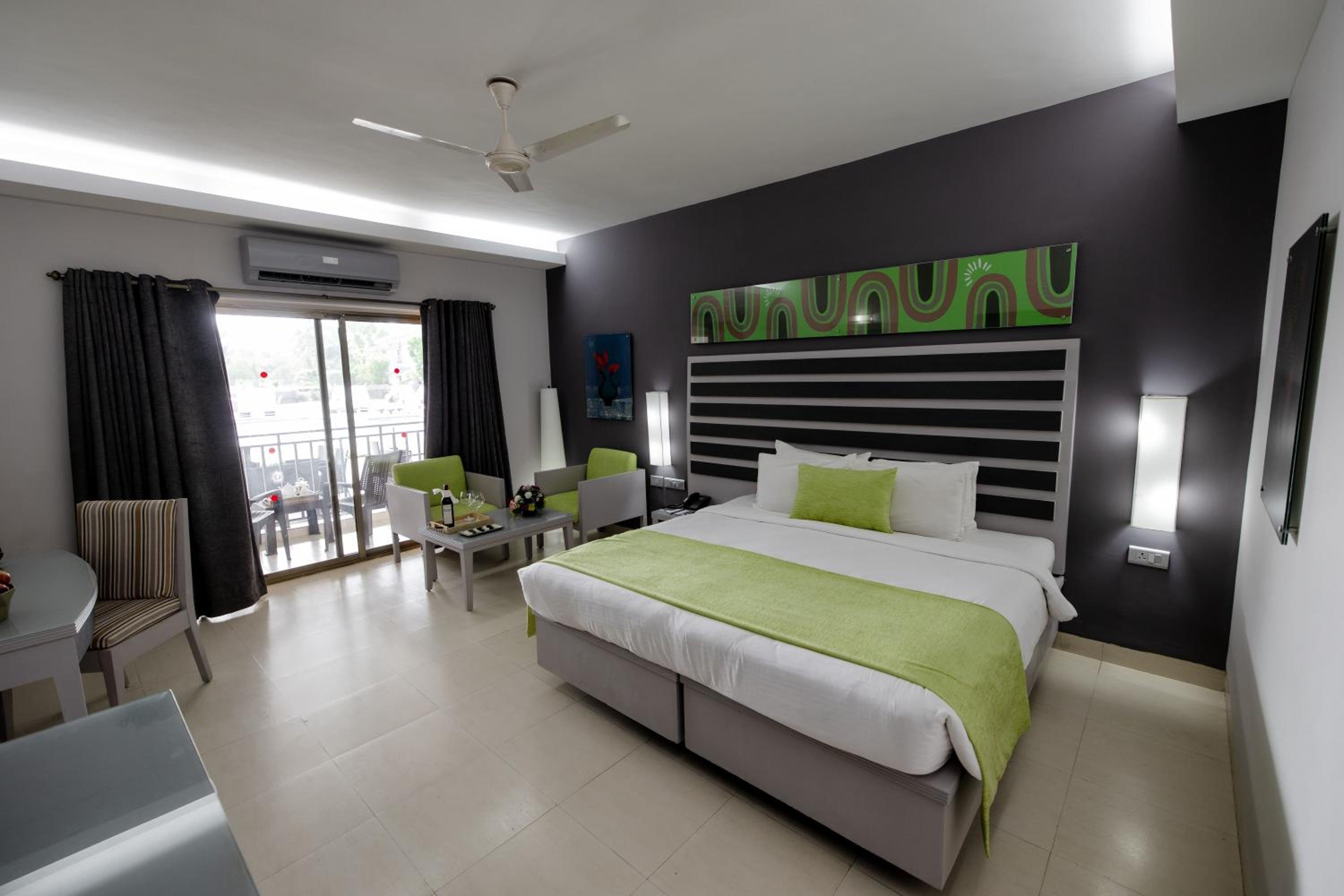 Luxury Suite - Photo 9