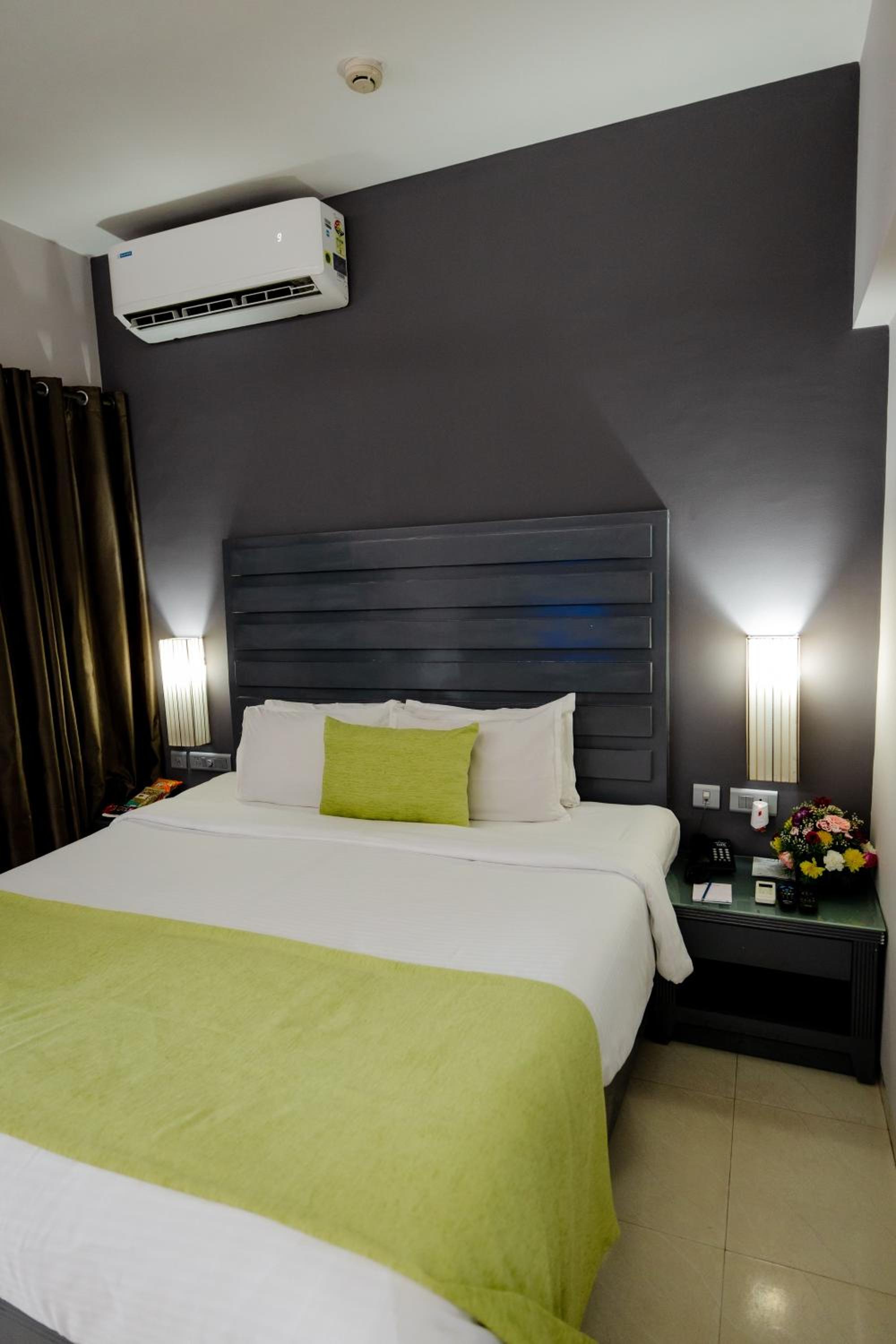 Luxury Suite - Photo 8