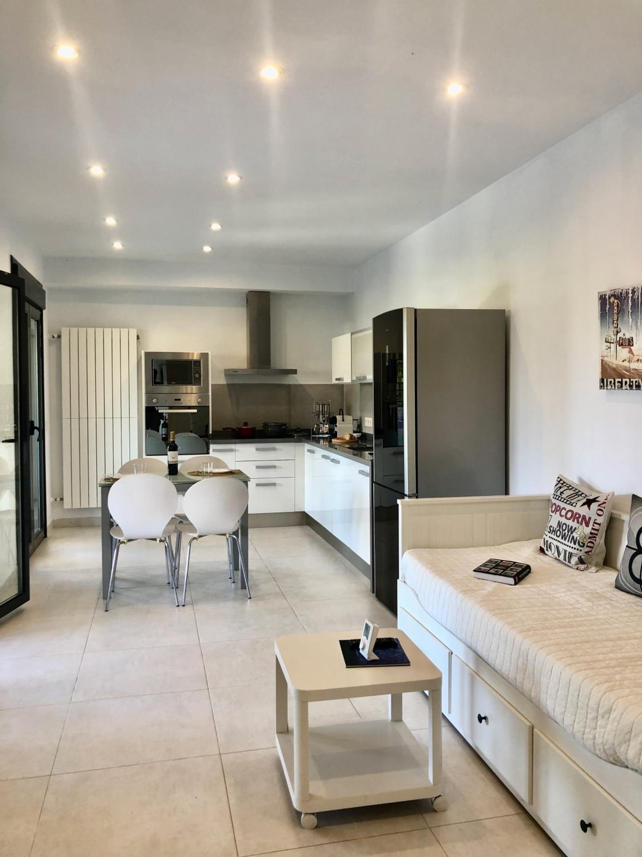 One-Bedroom House photo 2