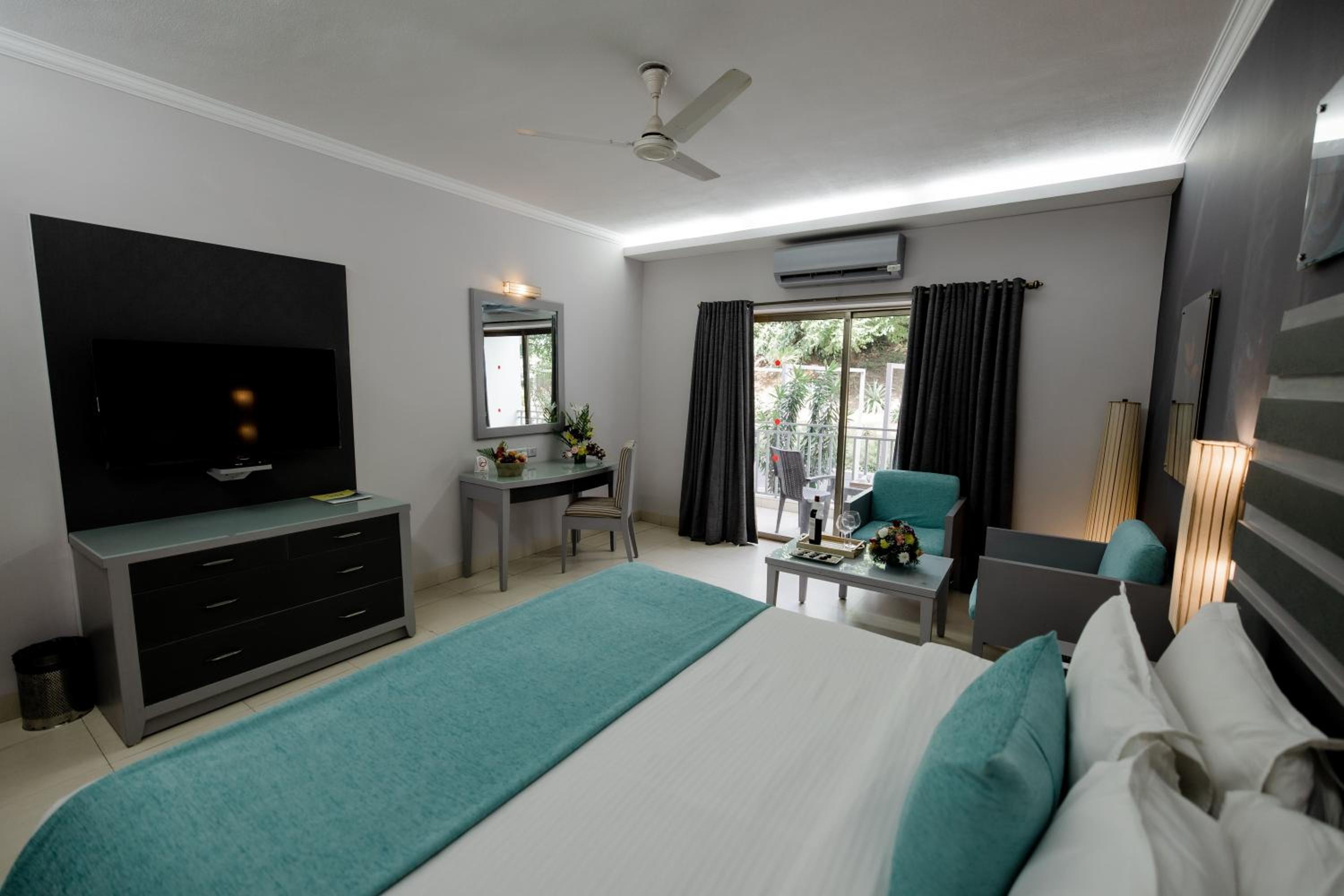 Luxury  Pool View Suite with living room & balcony	 photo 2