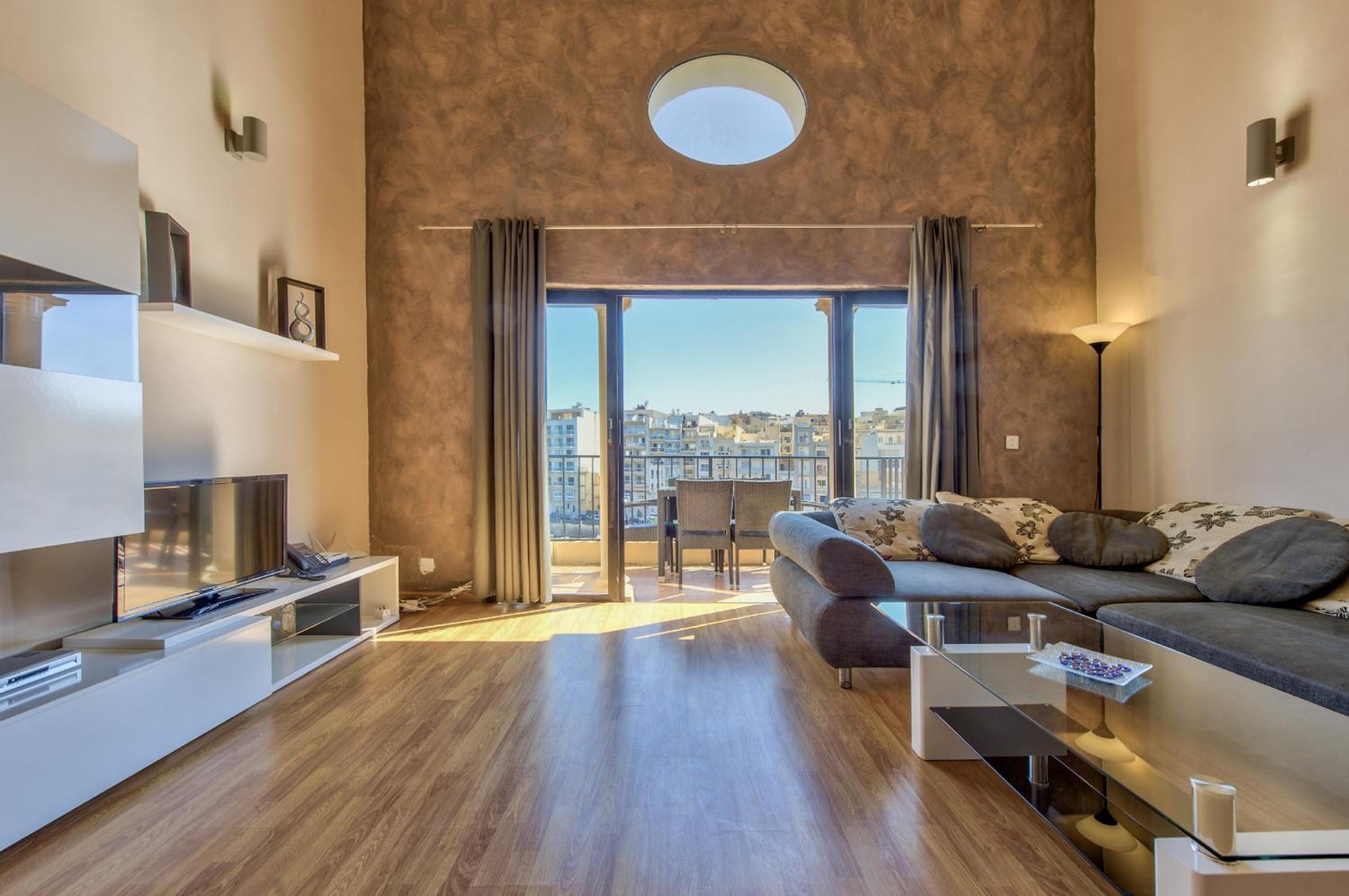 Deluxe Apartment