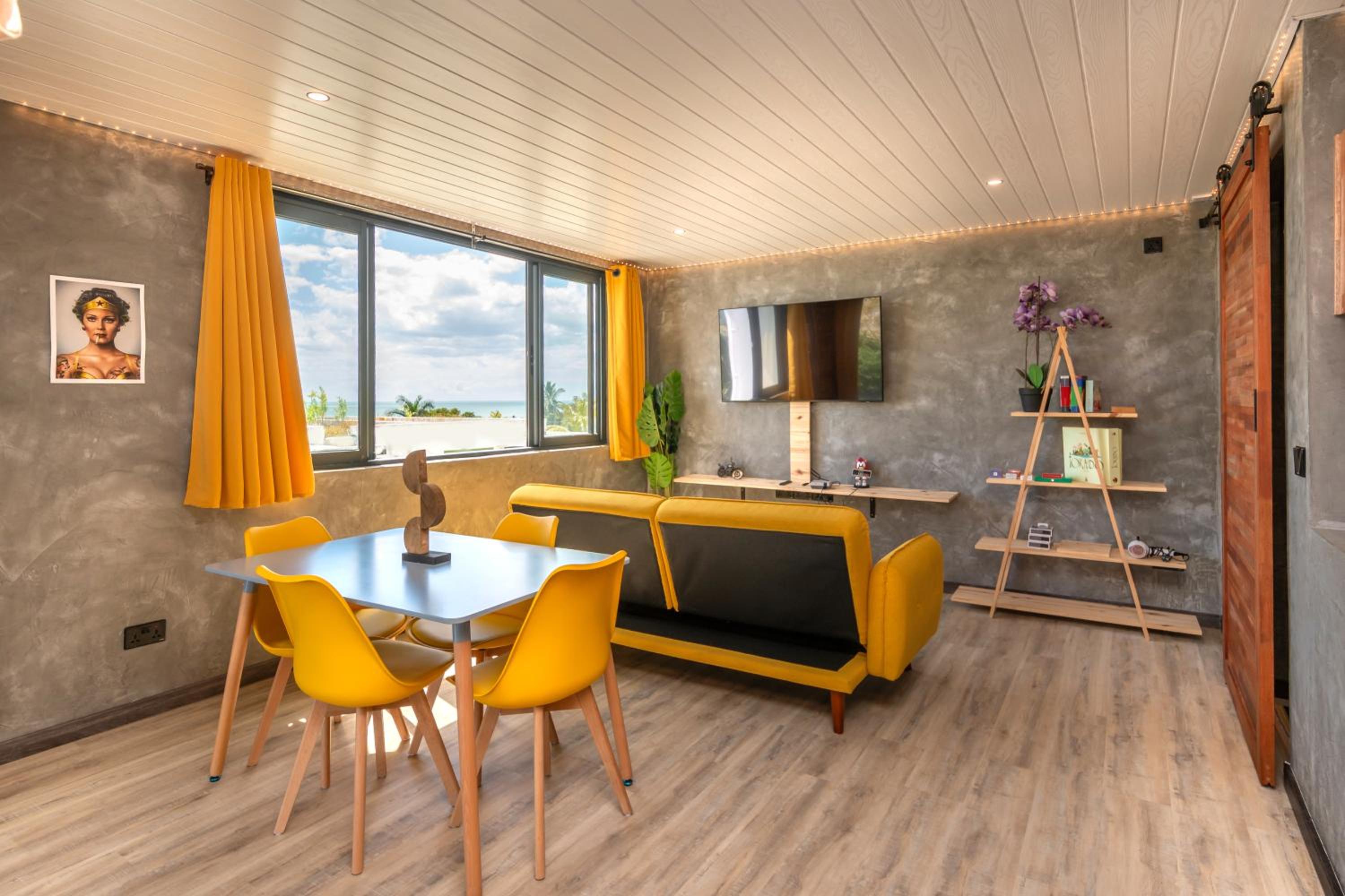 Deluxe One-Bedroom Apartment with Ocean View