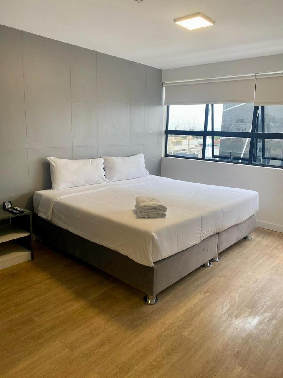 Deluxe King Room photo 1