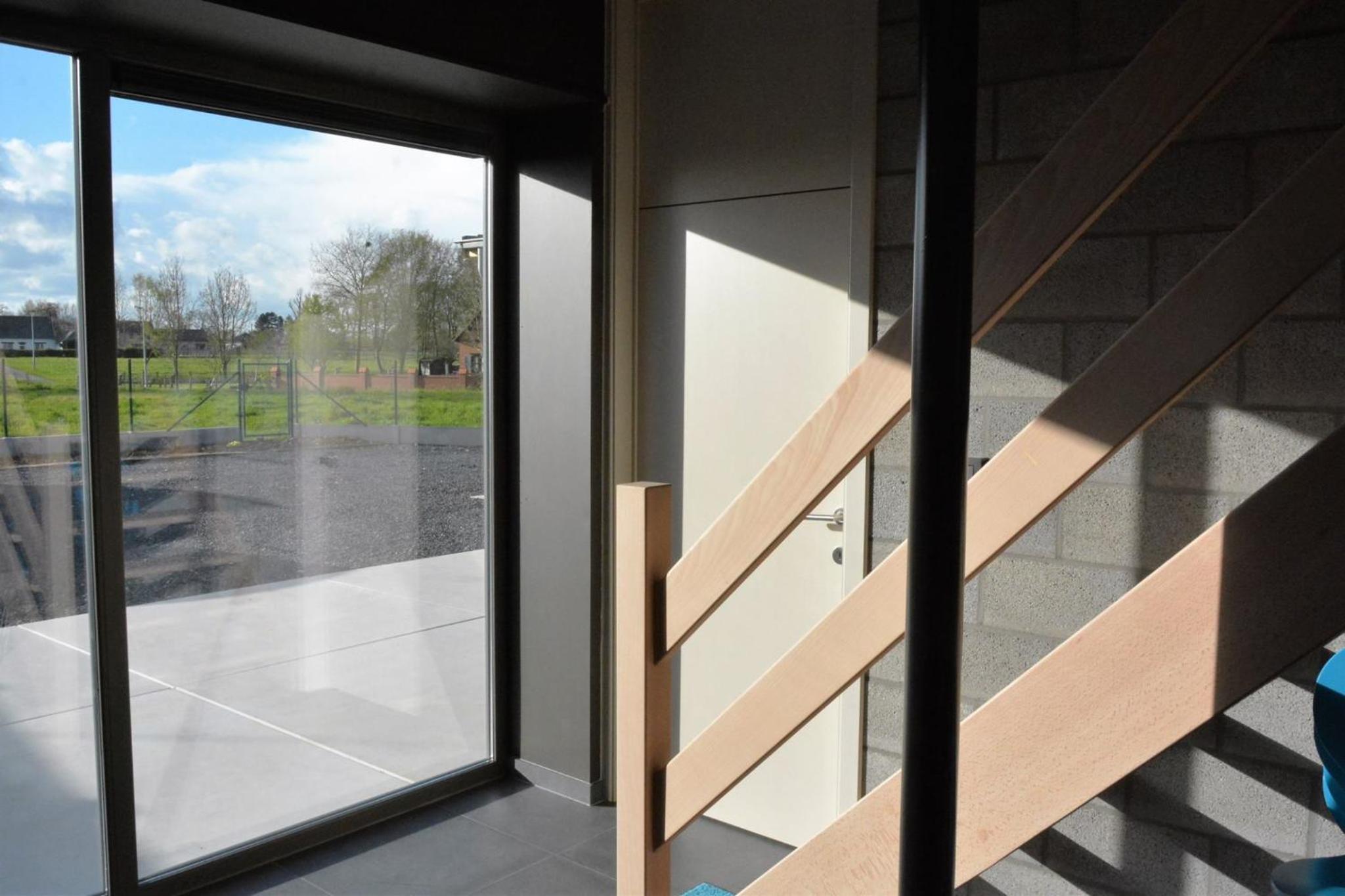 Seven-Bedroom House photo 2