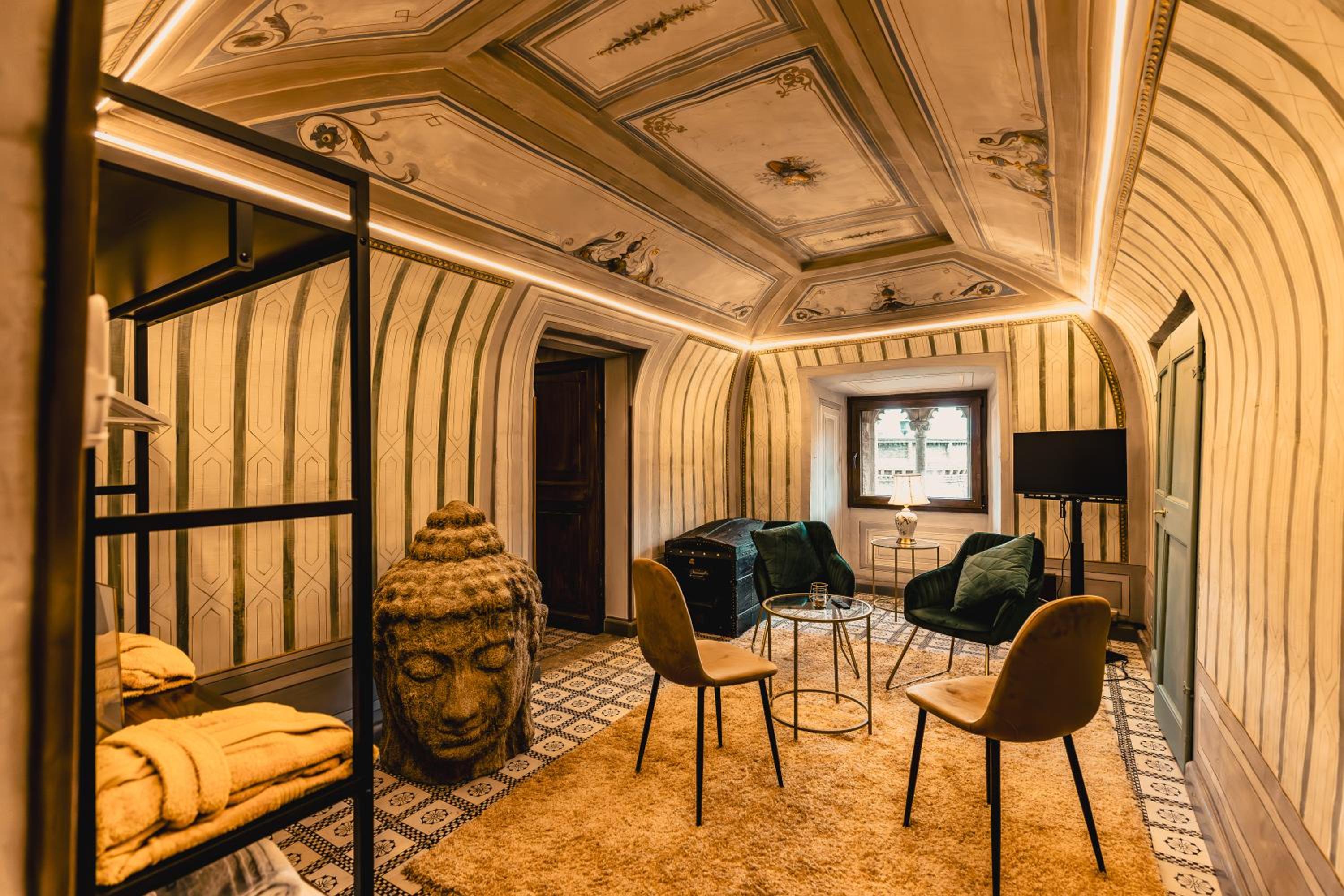 Two-Bedroom Deluxe Apartment