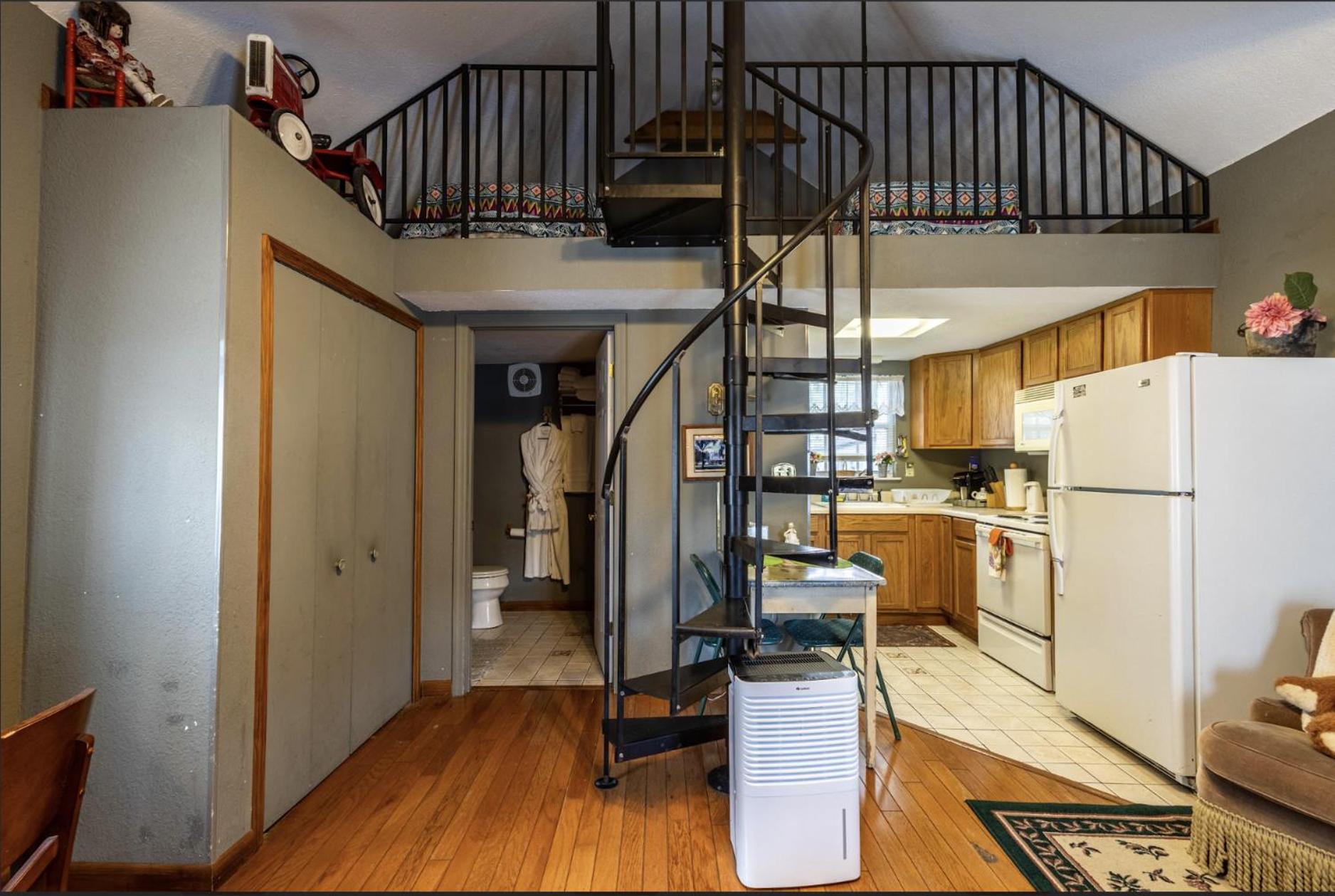 Studio - Split Level photo 2