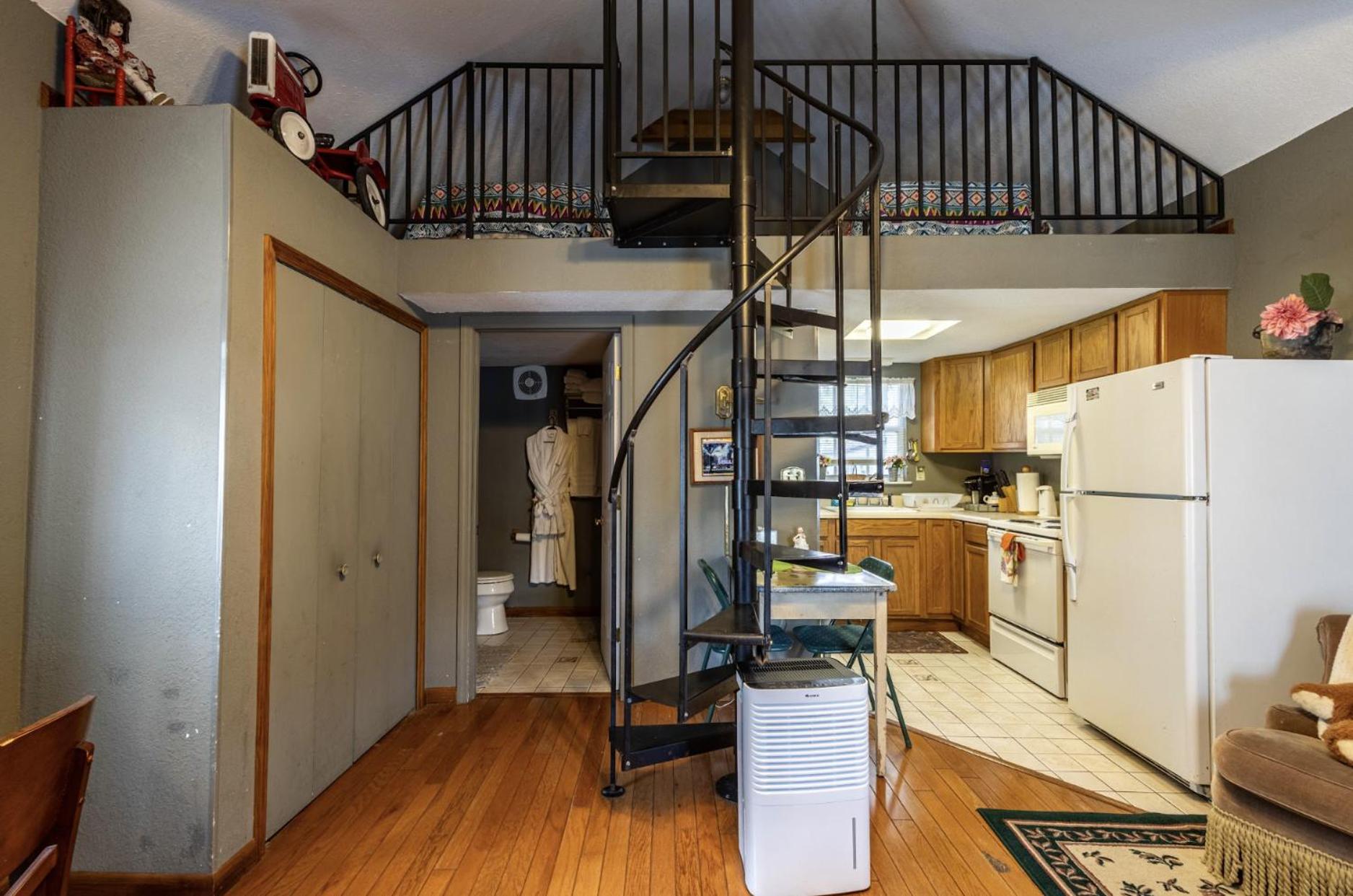 Studio - Split Level photo 3