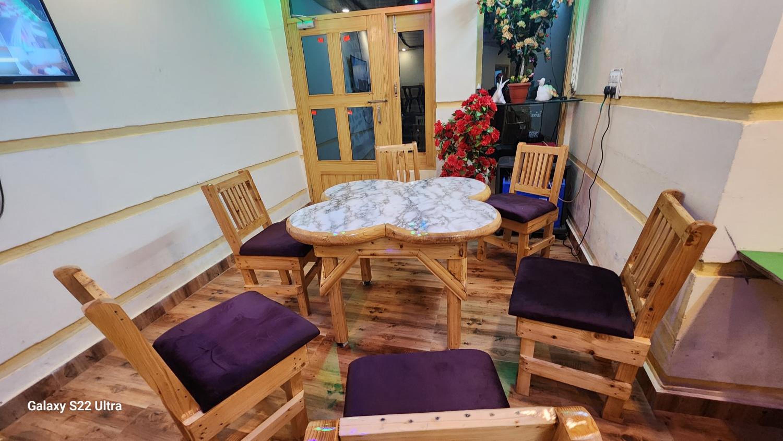 Family Room With Balcony photo 2