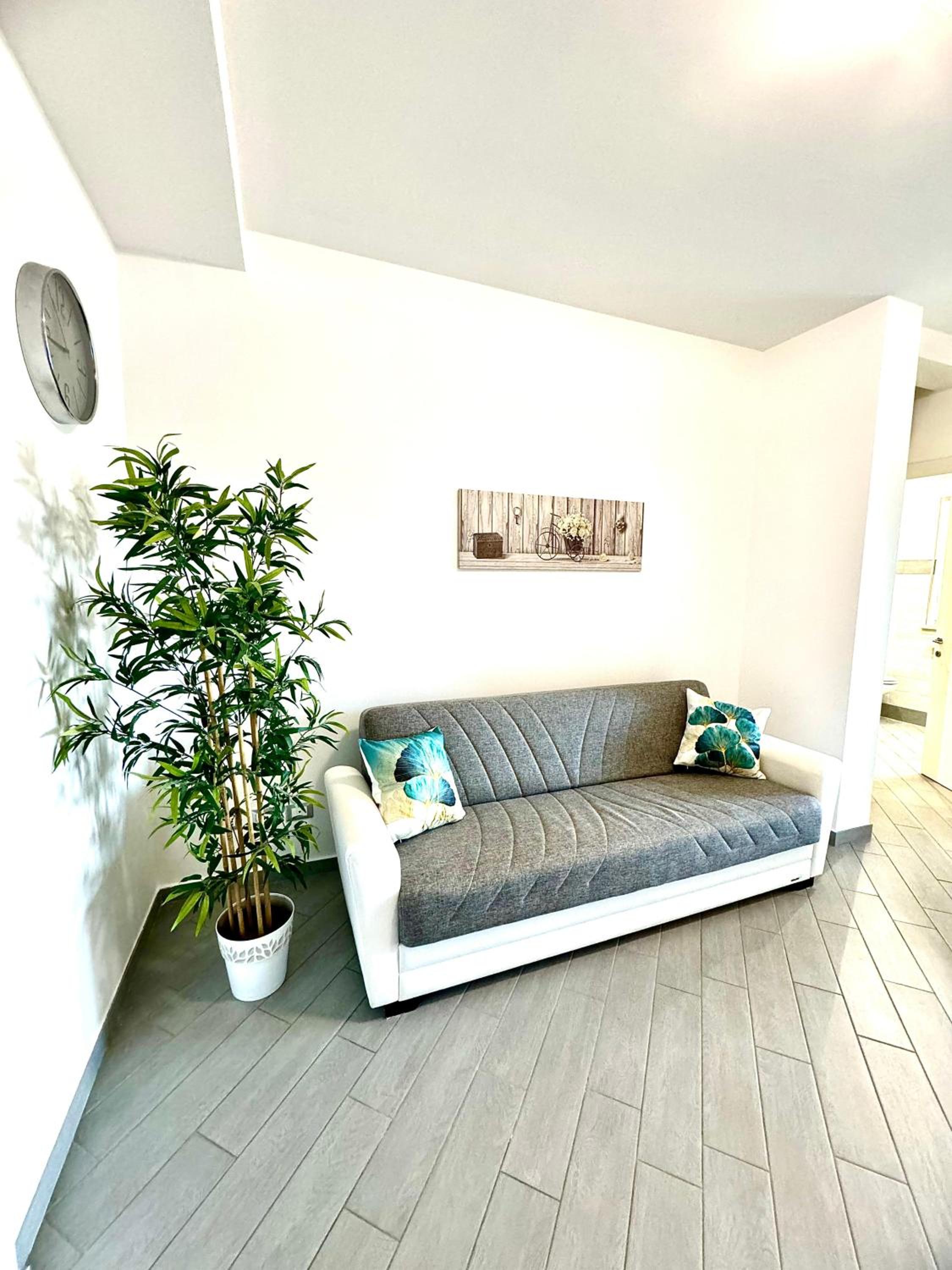 One-Bedroom Apartment photo 3