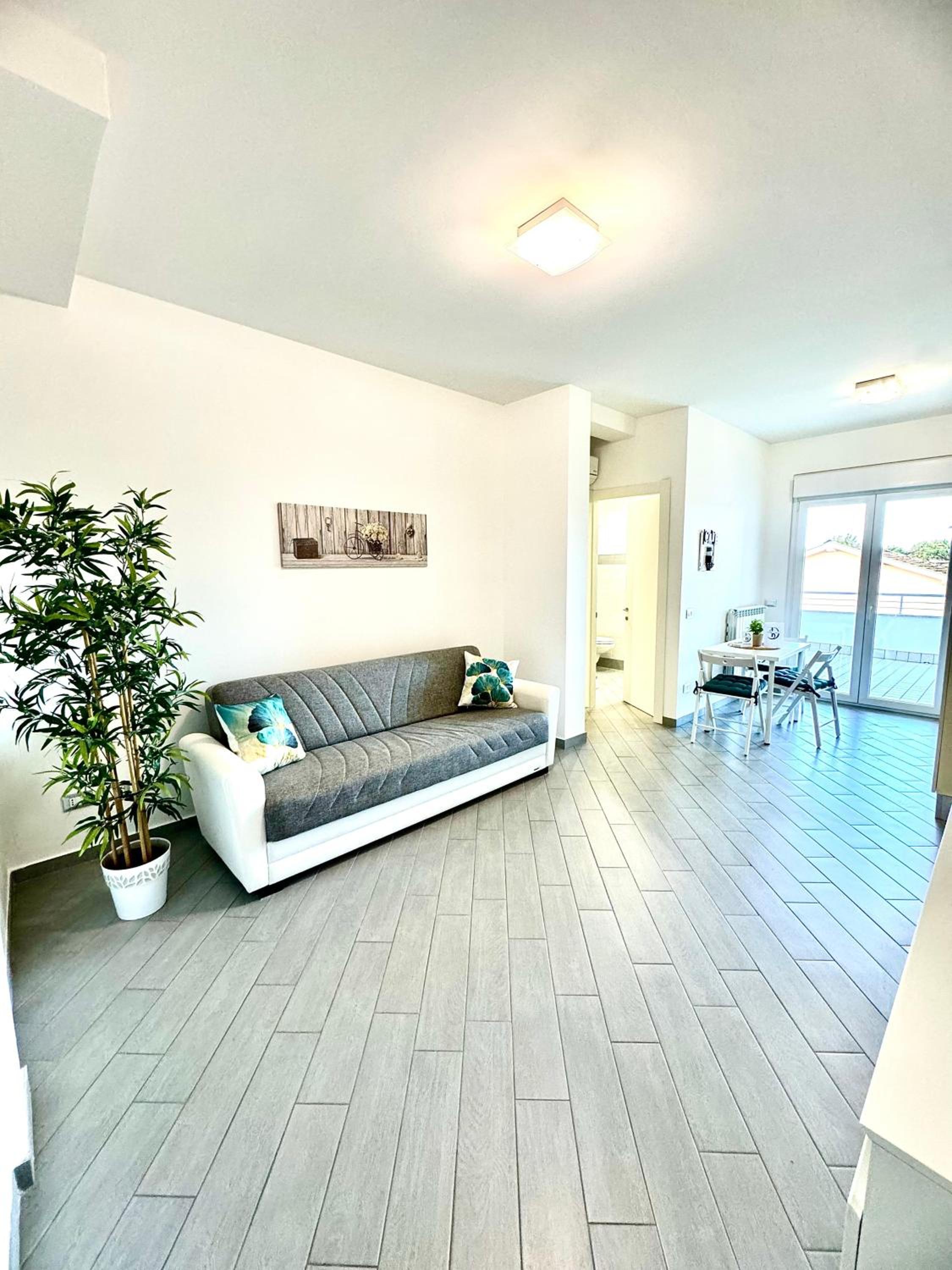 One-Bedroom Apartment photo 2