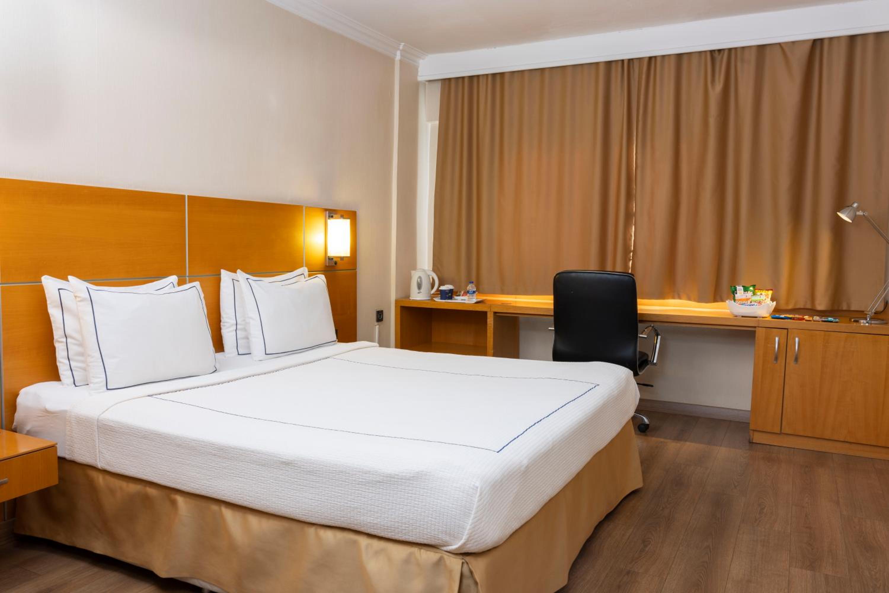 Deluxe Room - Photo 1