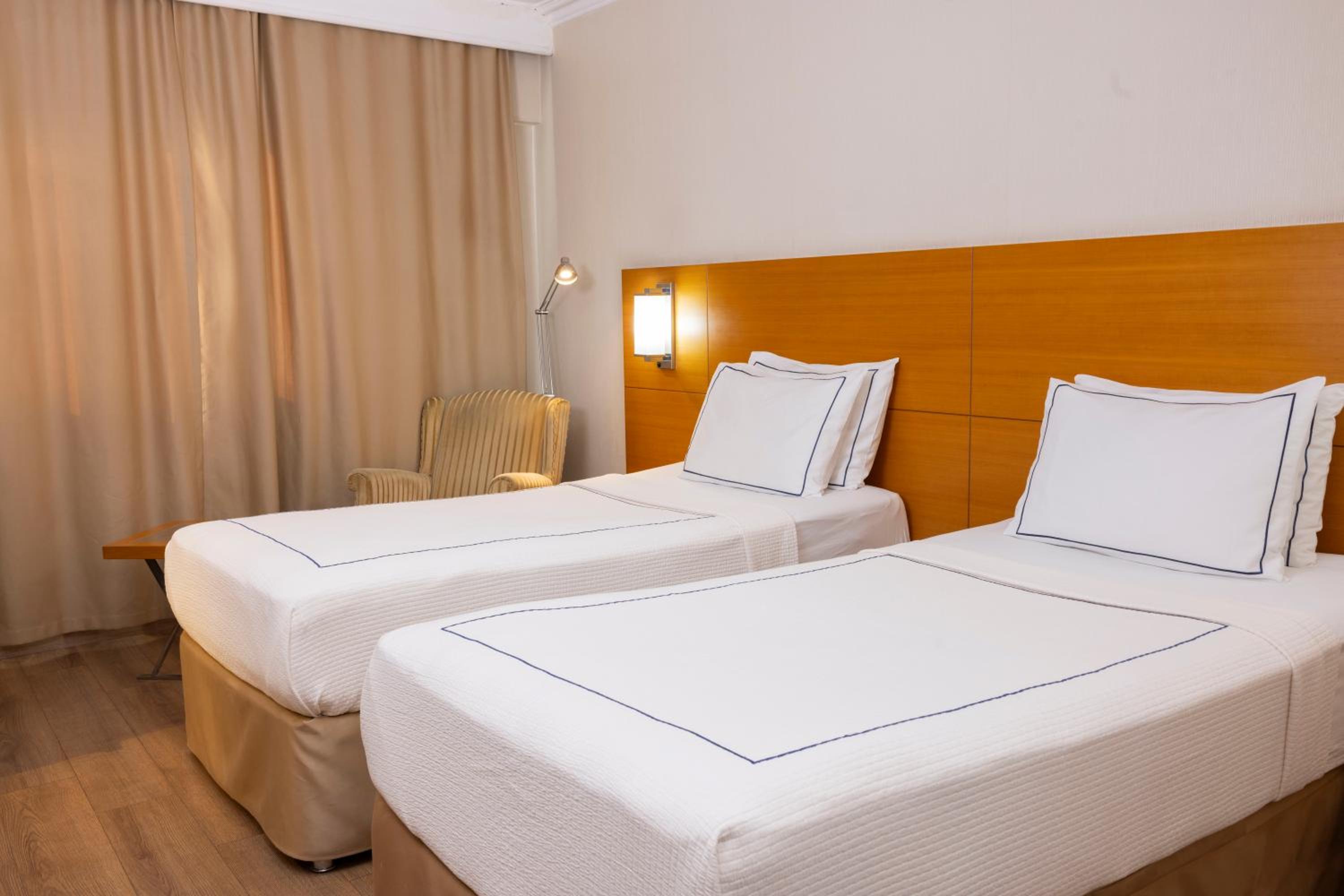 Deluxe Room - Photo 2