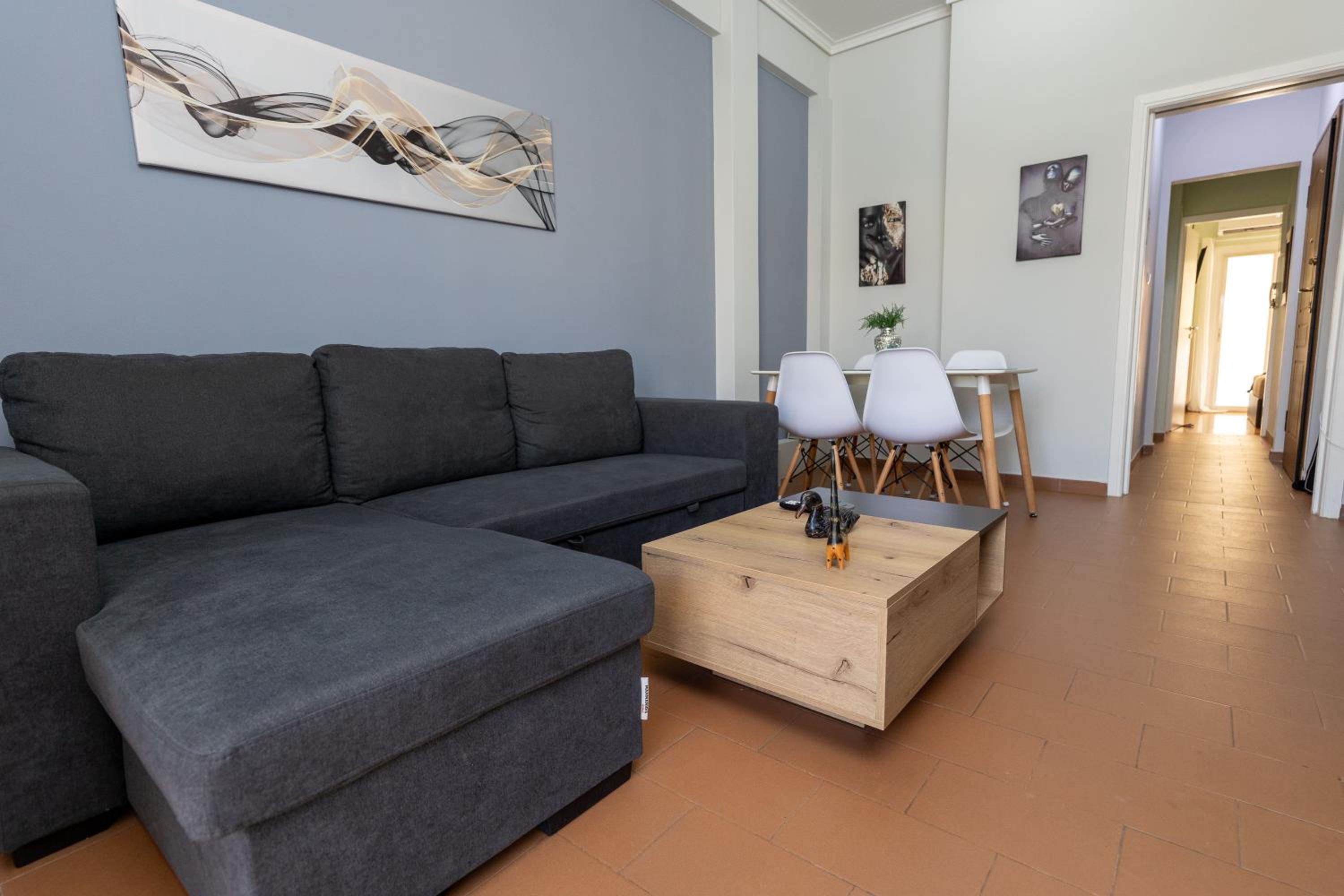 One-Bedroom Apartment with Park View