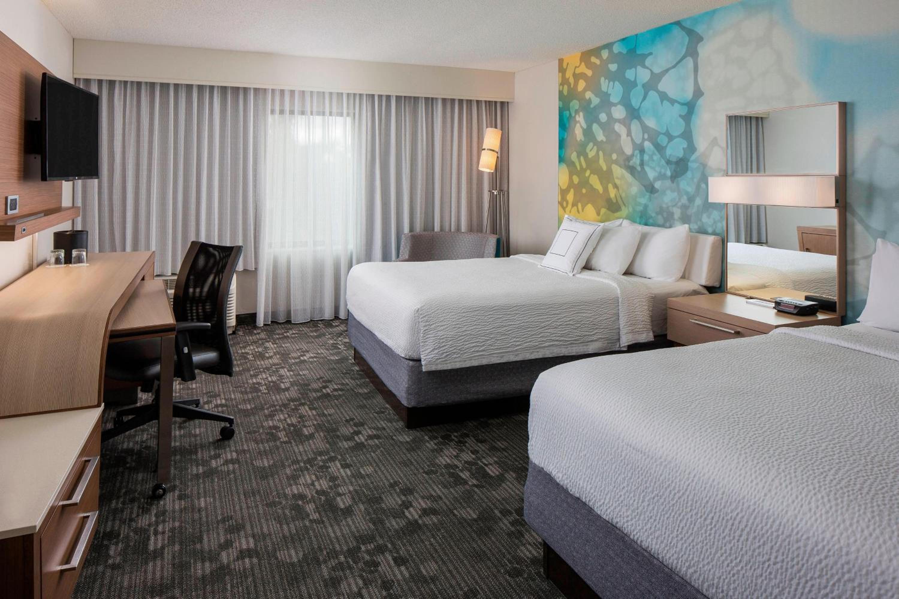Queen Room with Two Queen Beds - Photo 1