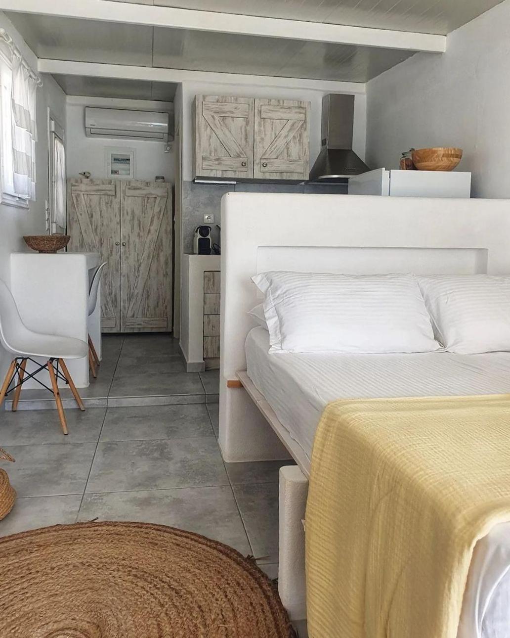 One-Bedroom House photo 1