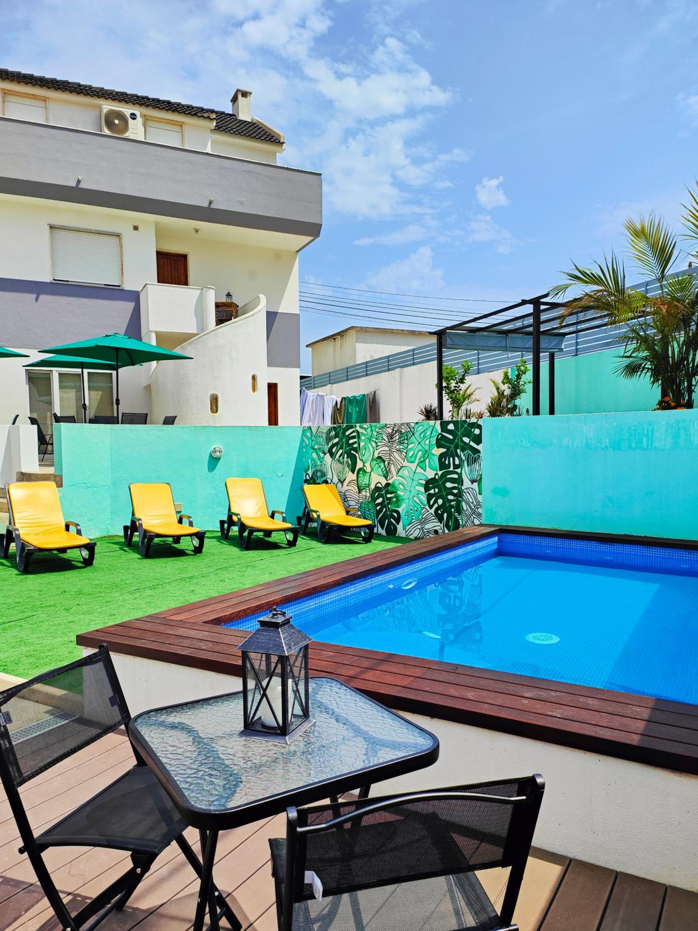 Double Room with Pool View - Photo 3